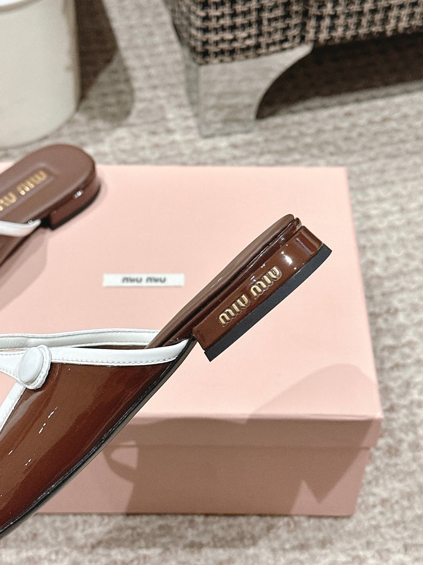 FLAT MULE IN CHOCOLATE BROWN PATENT CALFSKIN - 35