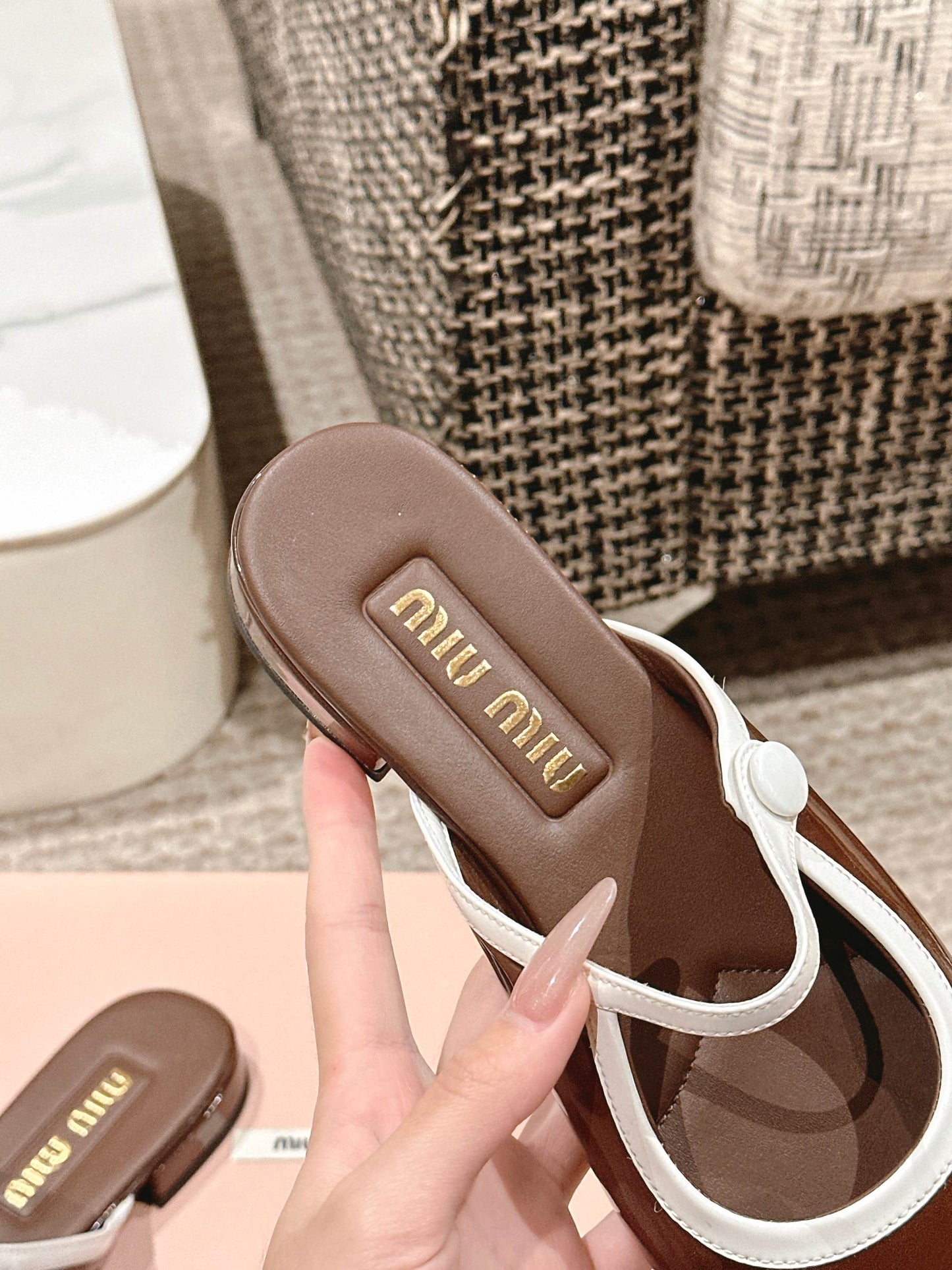 FLAT MULE IN CHOCOLATE BROWN PATENT CALFSKIN - 35