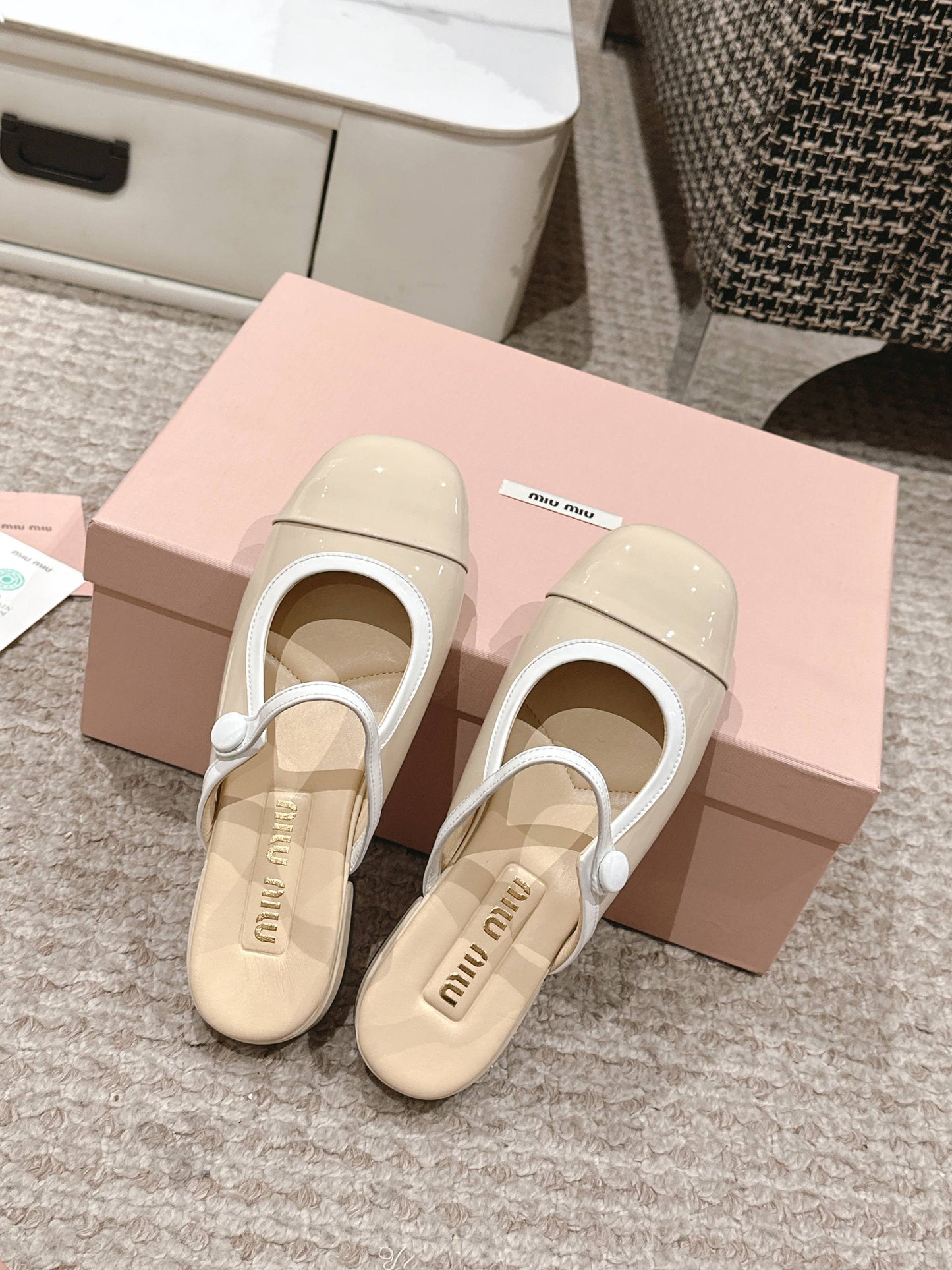 FLAT MULE IN BISQUE BEIGE PATENT CALFSKIN - 35