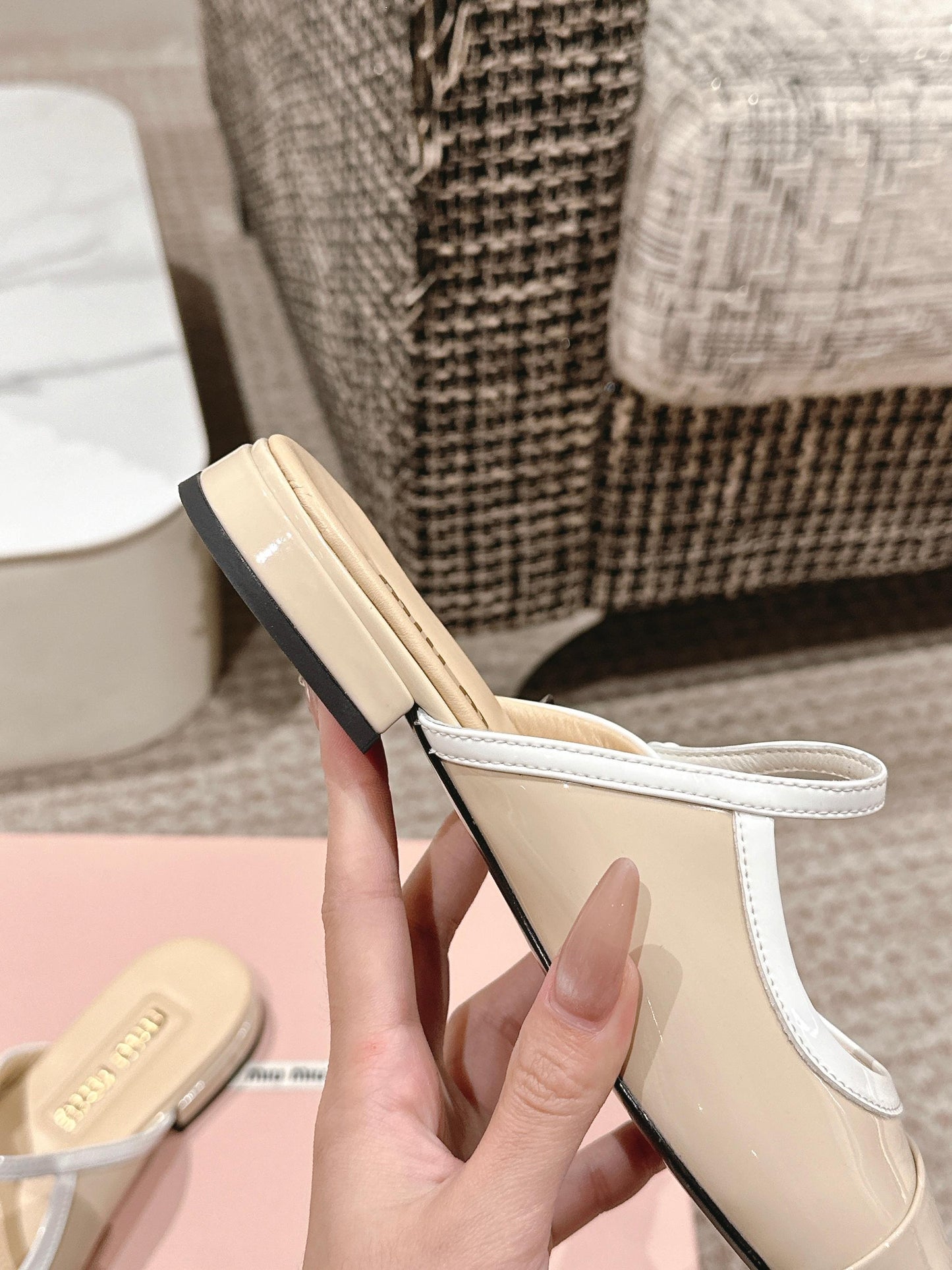 FLAT MULE IN BISQUE BEIGE PATENT CALFSKIN - 35