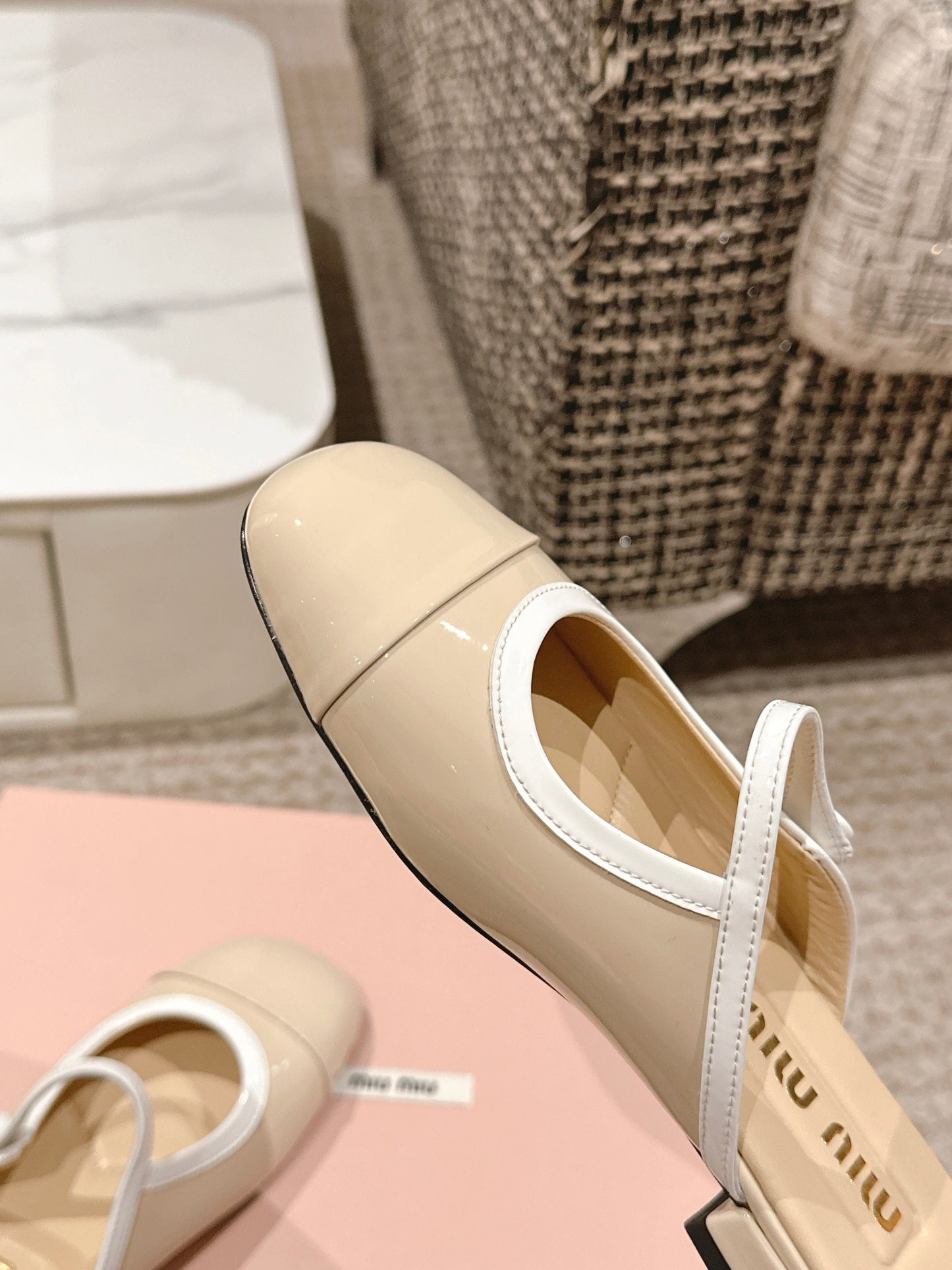 FLAT MULE IN BISQUE BEIGE PATENT CALFSKIN - 35