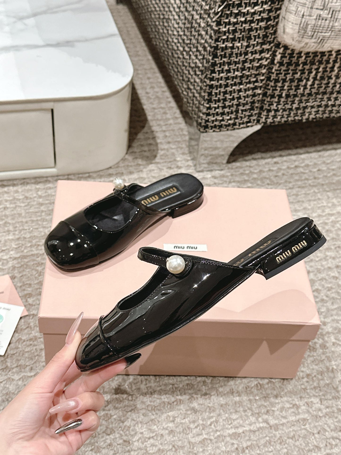 FLAT MULE IN BLACK PATENT CALFSKIN - 35