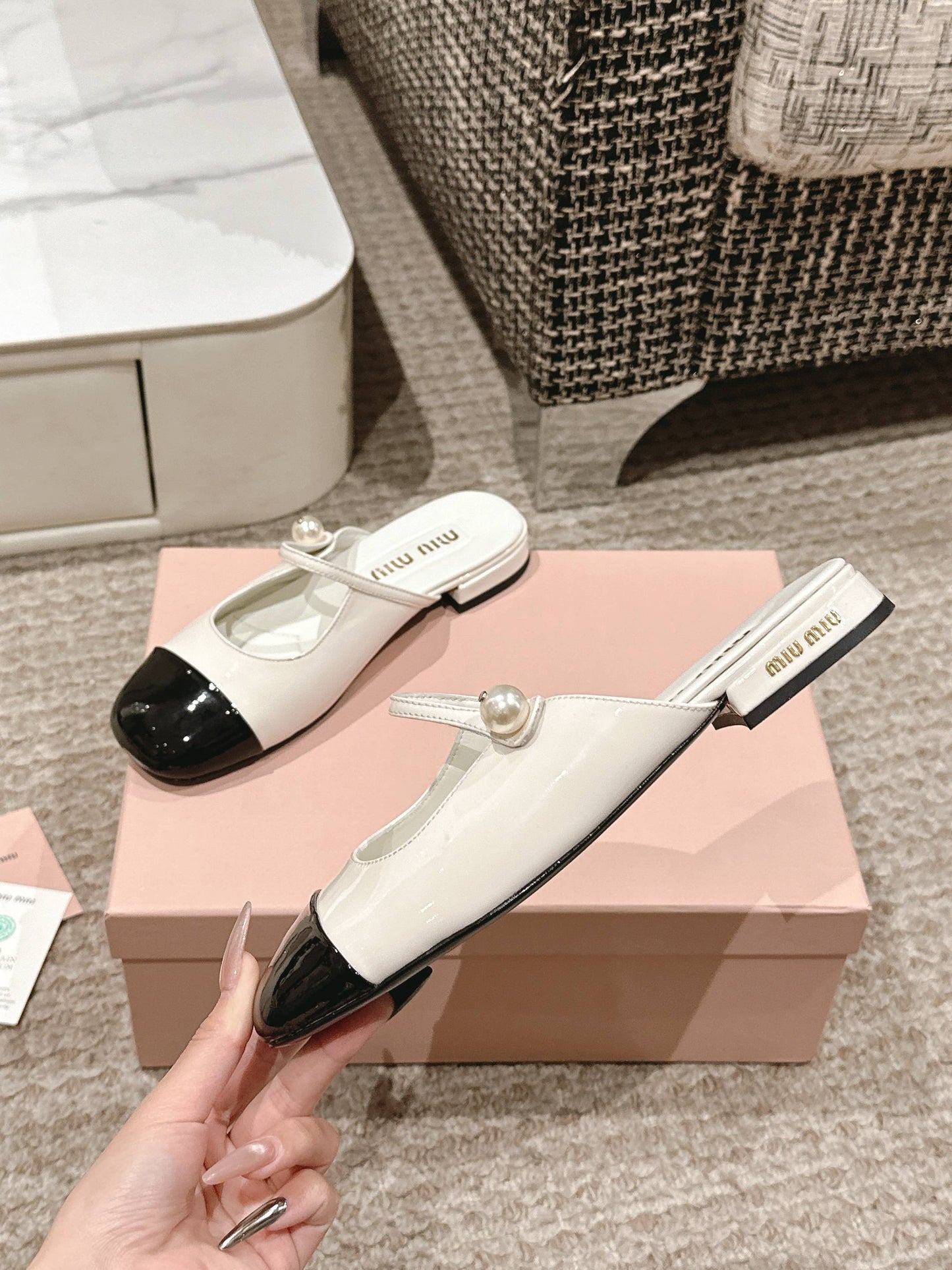 FLAT MULE IN WHITE MIX BLACK PATENT CALFSKIN - 35