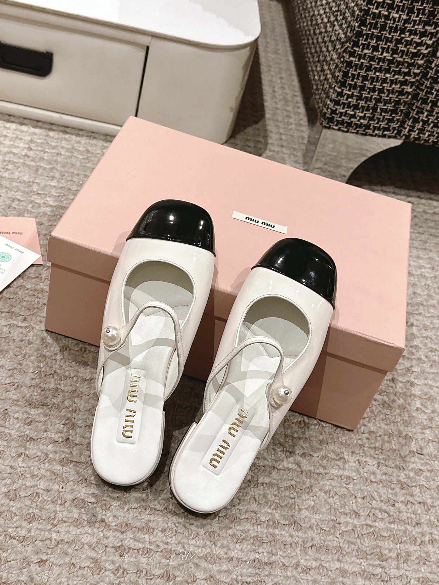 FLAT MULE IN WHITE MIX BLACK PATENT CALFSKIN - 35