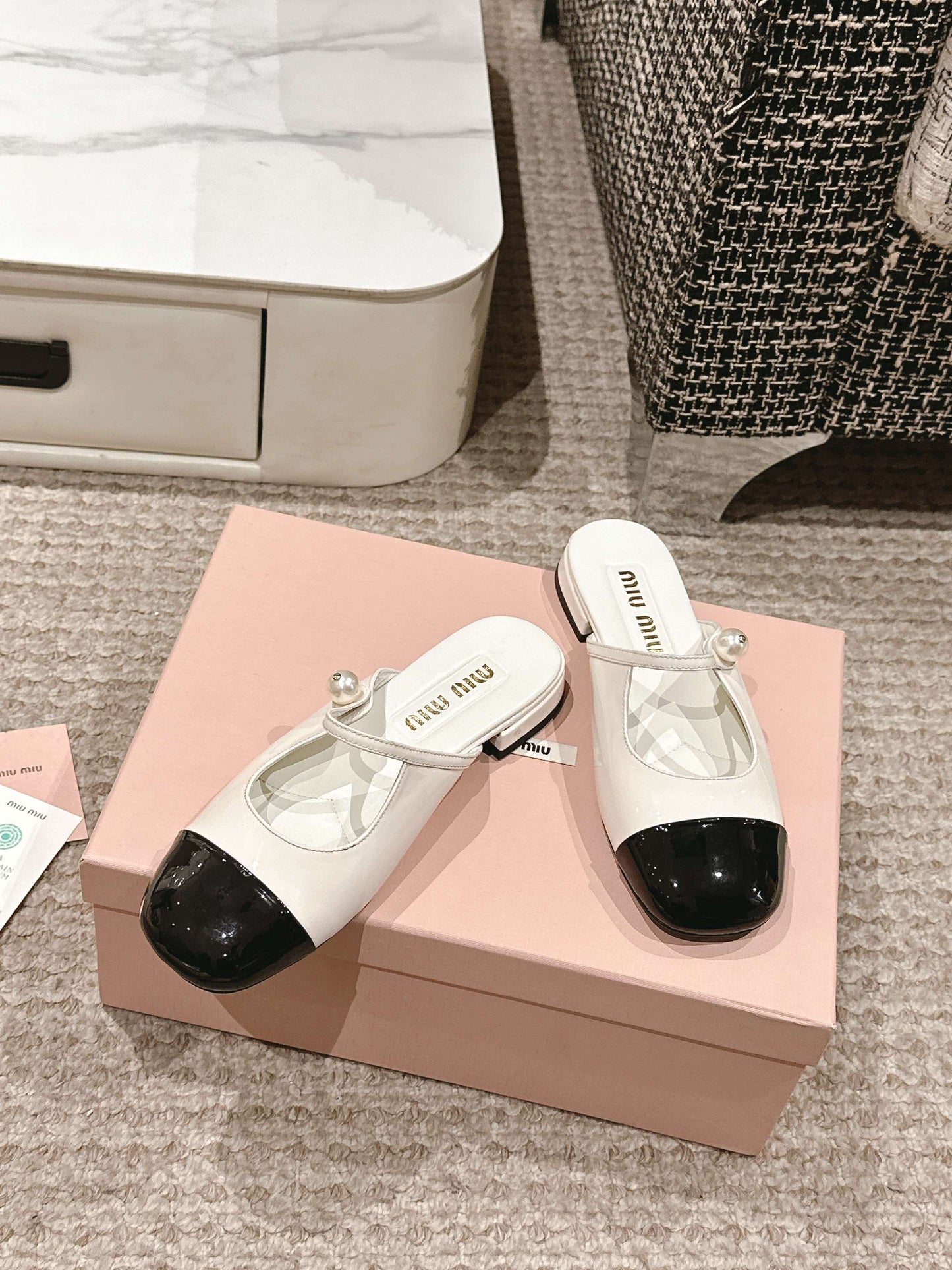 FLAT MULE IN WHITE MIX BLACK PATENT CALFSKIN - 35