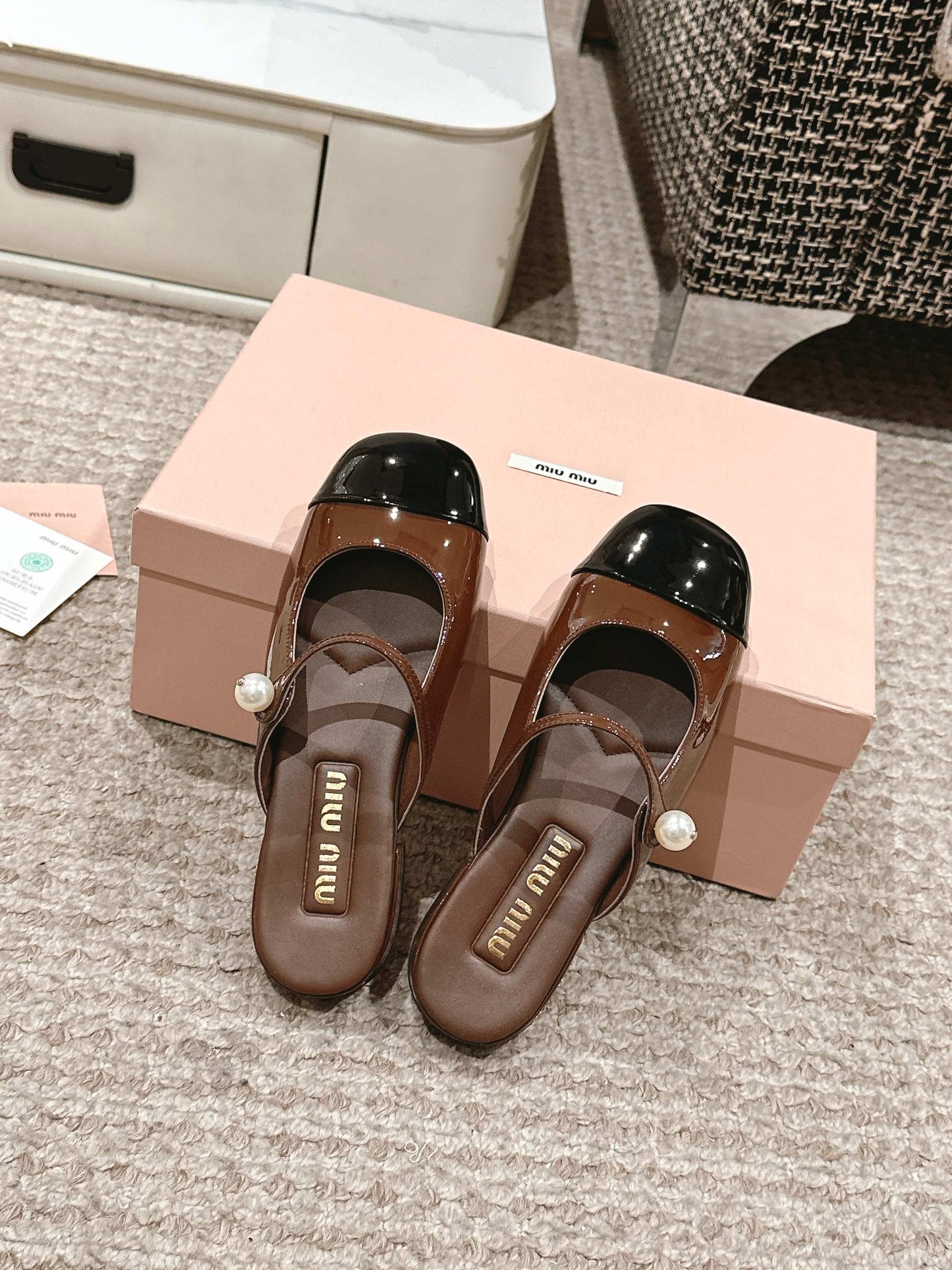 FLAT MULE IN CHOCOLATE BROWN MIX BLACK PATENT CALFSKIN - 35
