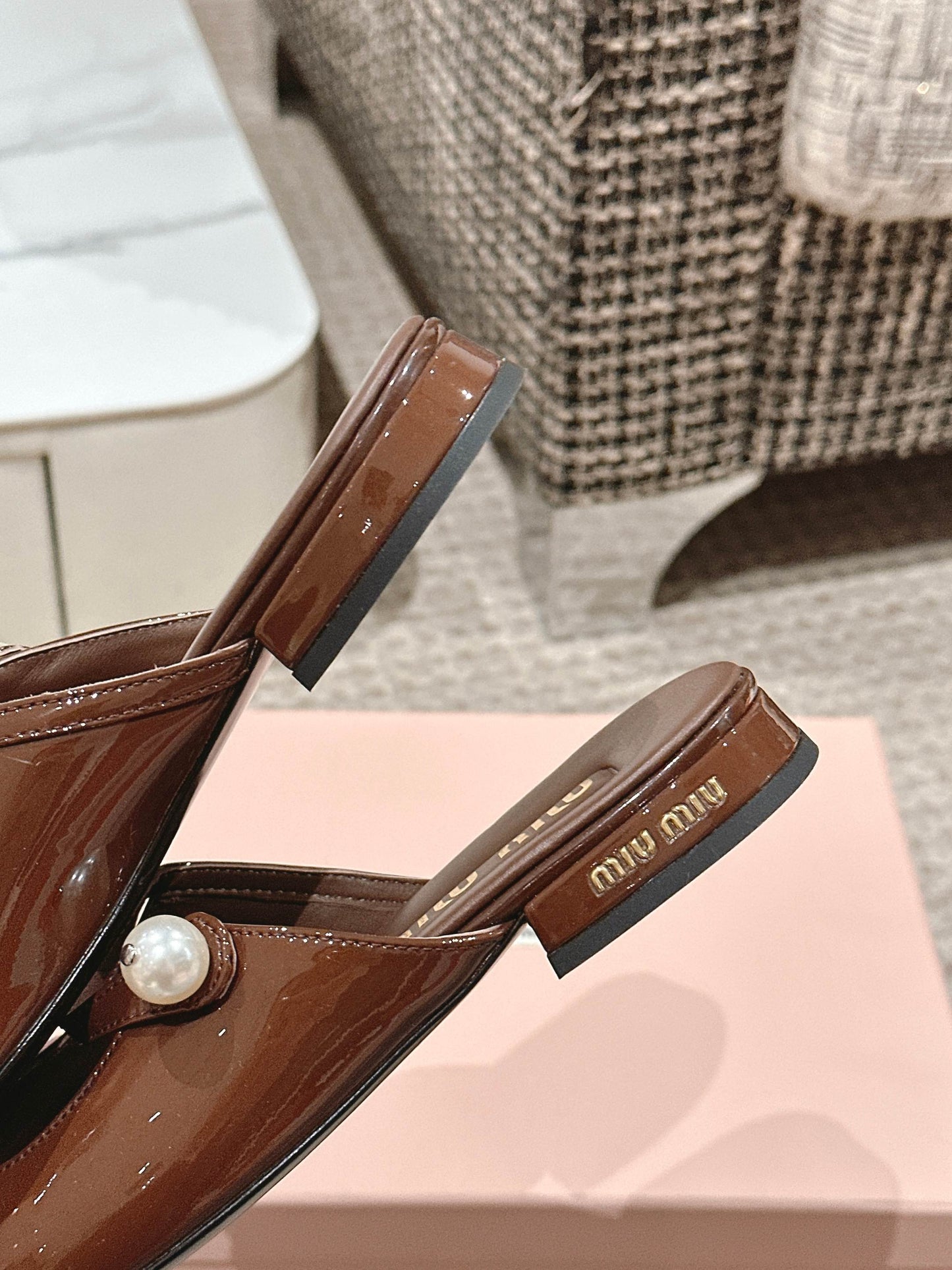 FLAT MULE IN CHOCOLATE BROWN MIX BLACK PATENT CALFSKIN - 35