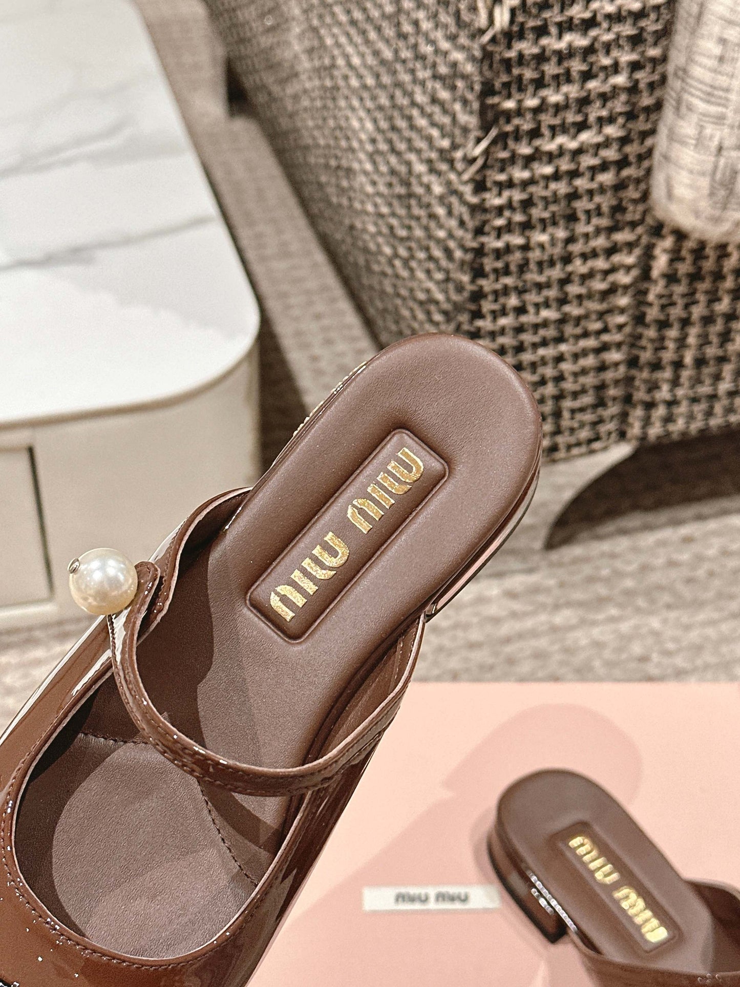 FLAT MULE IN CHOCOLATE BROWN MIX BLACK PATENT CALFSKIN - 35