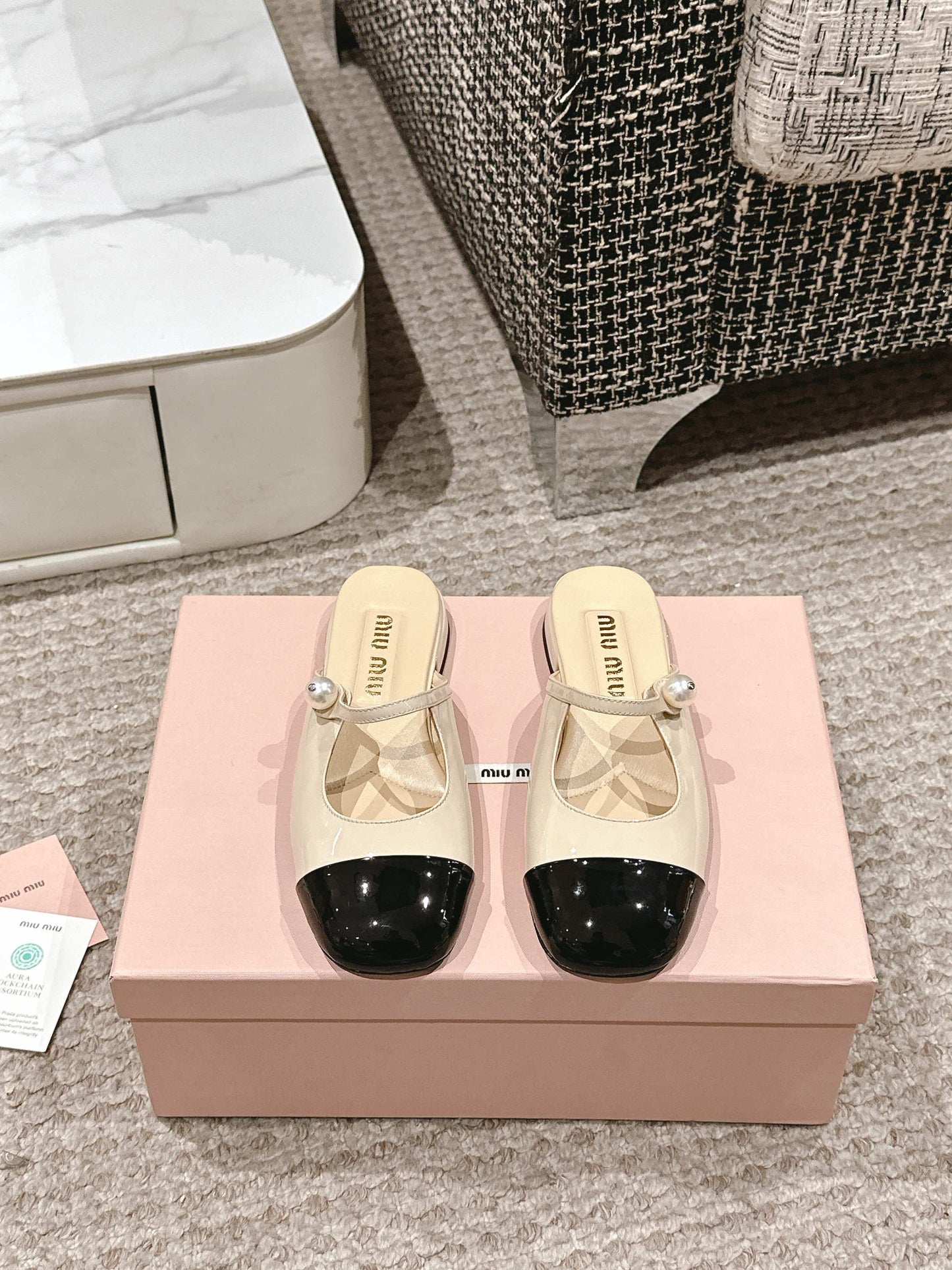 FLAT MULE IN BISQUE BEIGE MIX BLACK PATENT CALFSKIN - 35