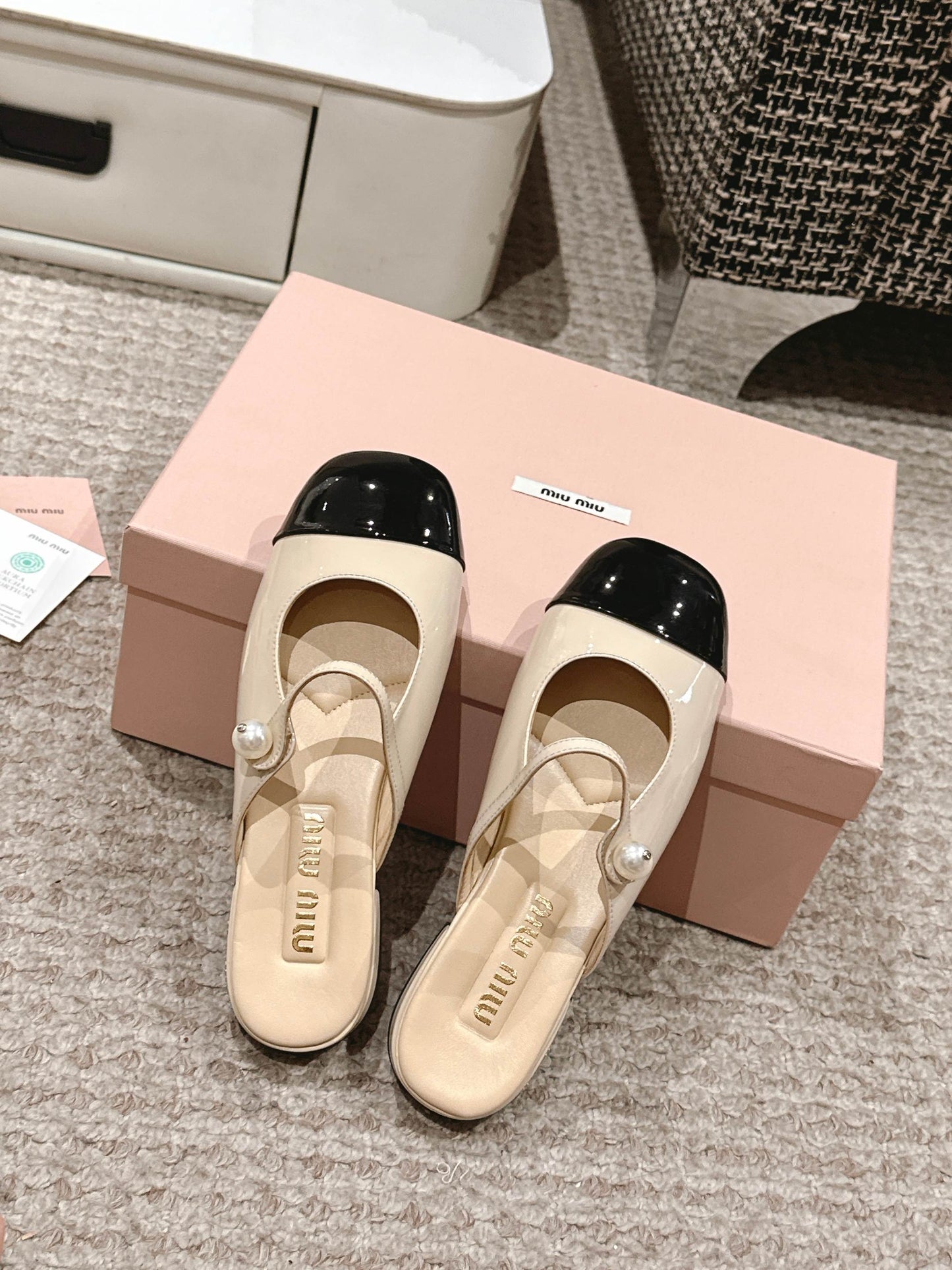 FLAT MULE IN BISQUE BEIGE MIX BLACK PATENT CALFSKIN - 35