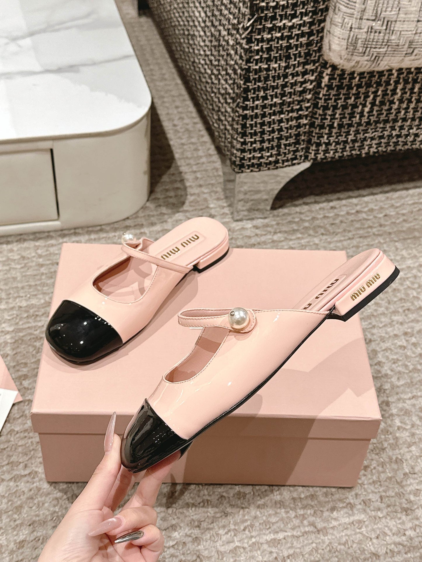 FLAT MULE IN BABY PINK MIX BLACK PATENT CALFSKIN - 35