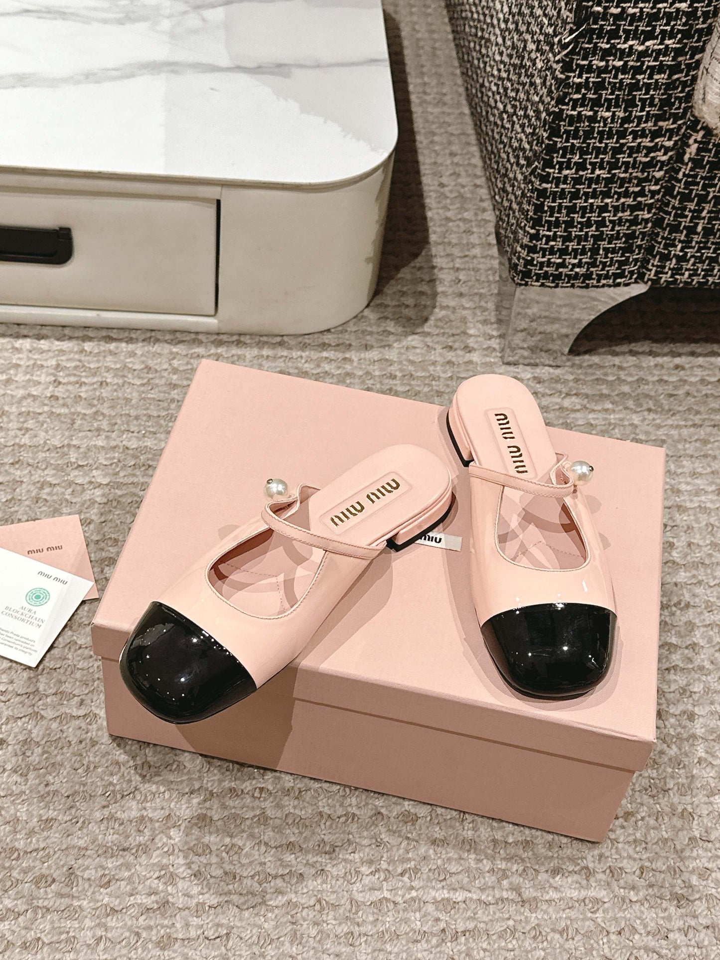 FLAT MULE IN BABY PINK MIX BLACK PATENT CALFSKIN - 35