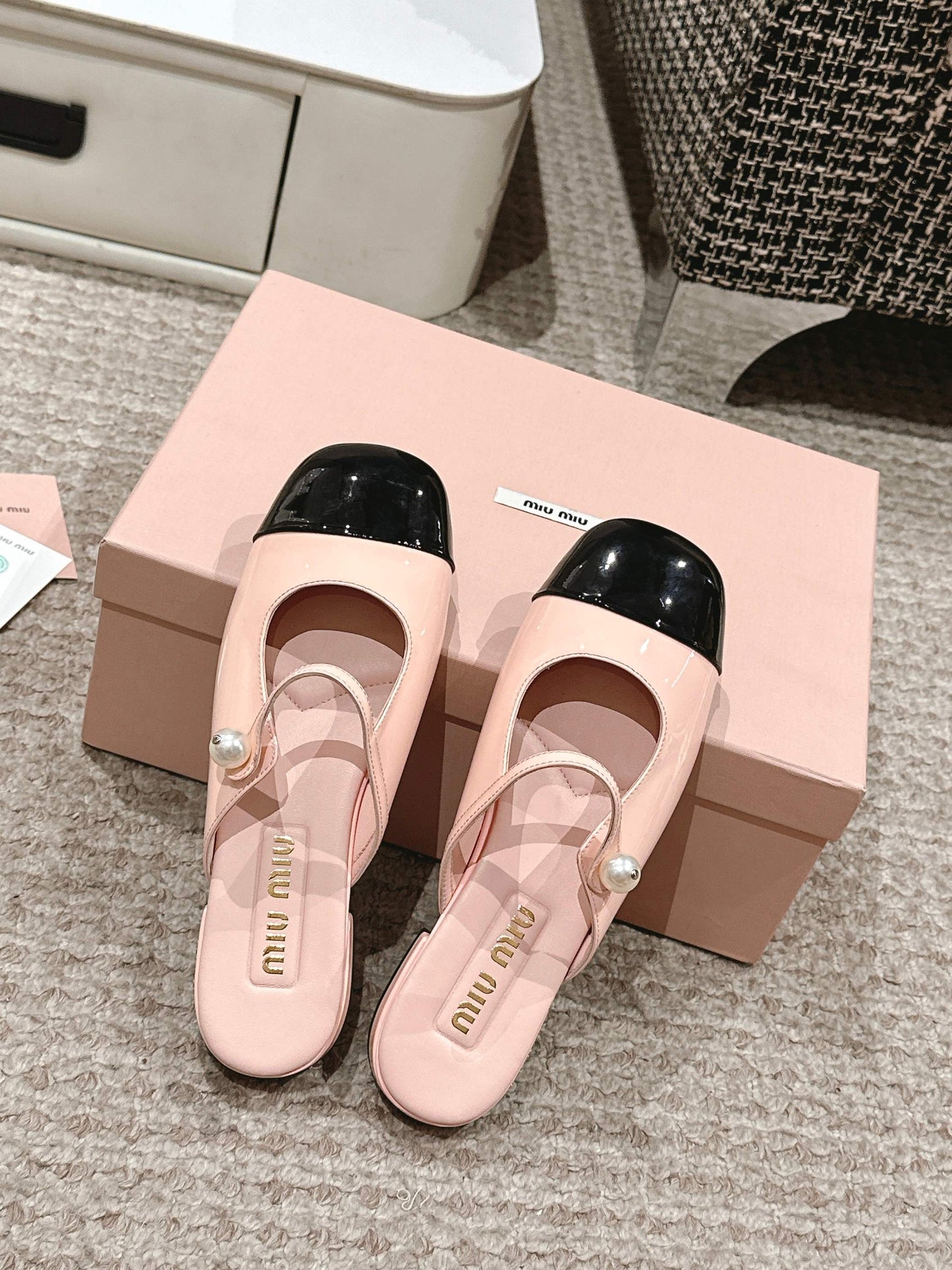 FLAT MULE IN BABY PINK MIX BLACK PATENT CALFSKIN - 35