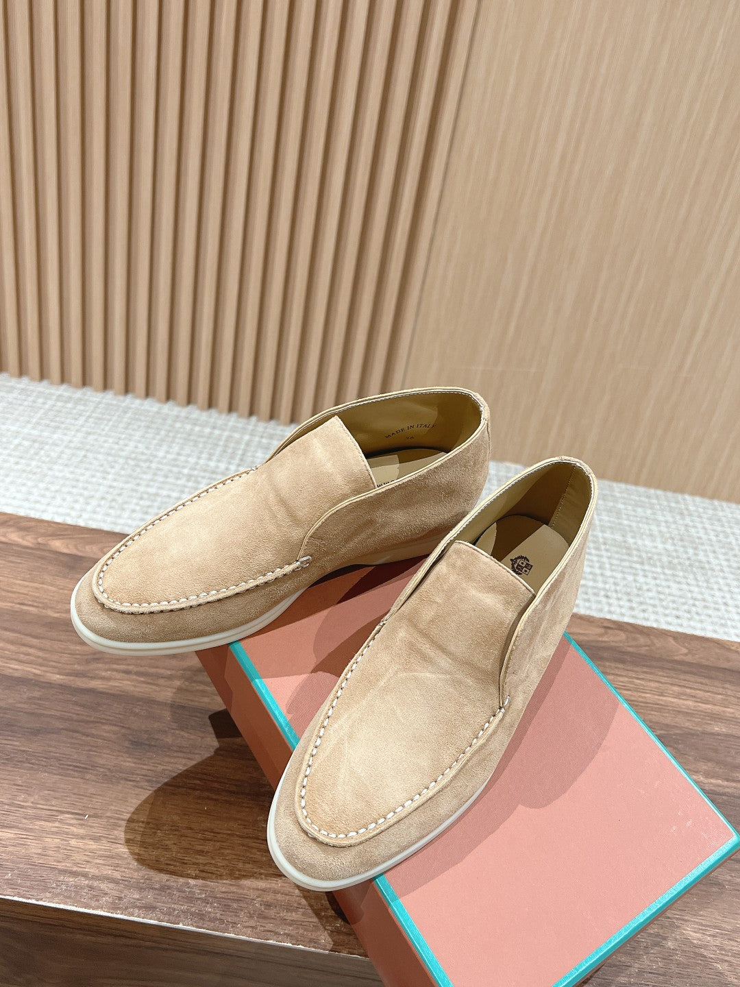 LP OPEN WALK LOAFERS CREAM SUEDE - 35