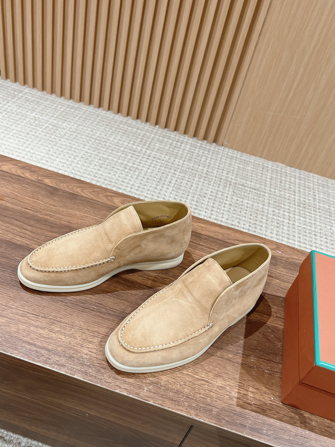 LP OPEN WALK LOAFERS CREAM SUEDE - 35