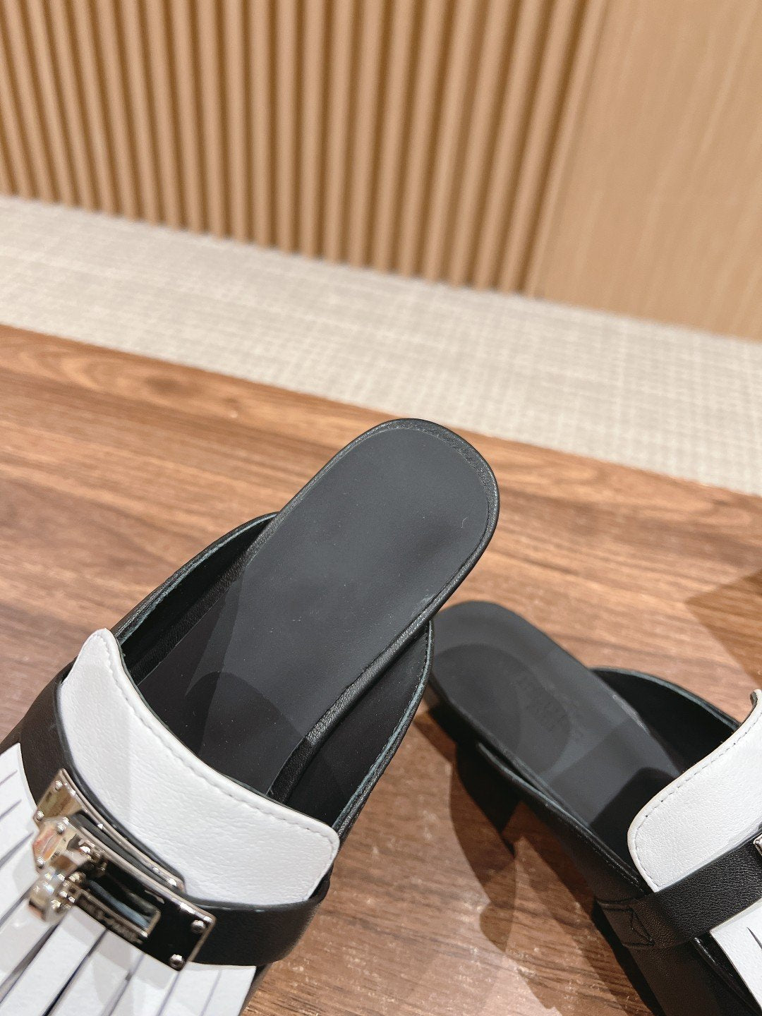 0Z Mule Fringed Black/White - 35