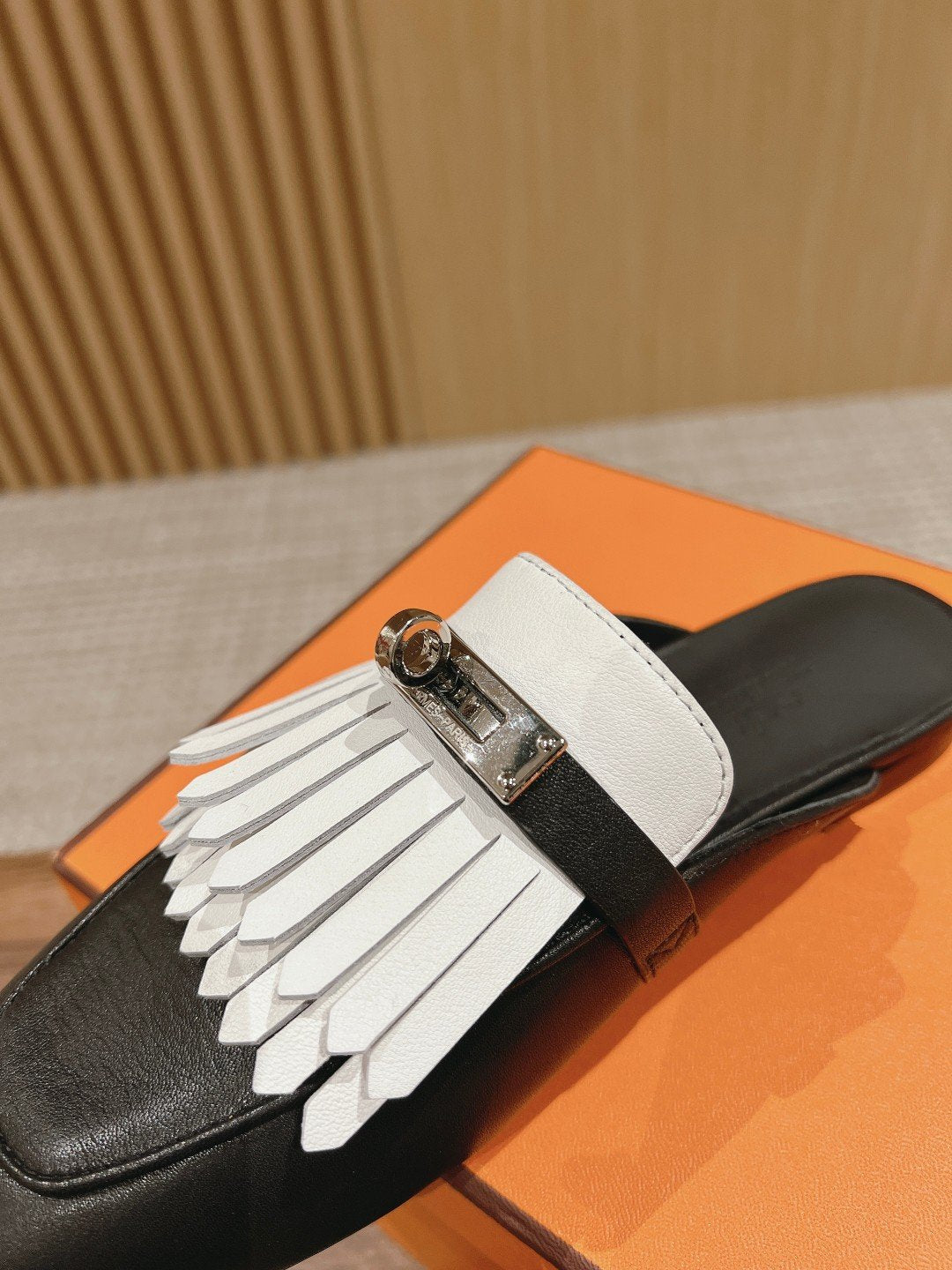 0Z Mule Fringed Black/White - 35