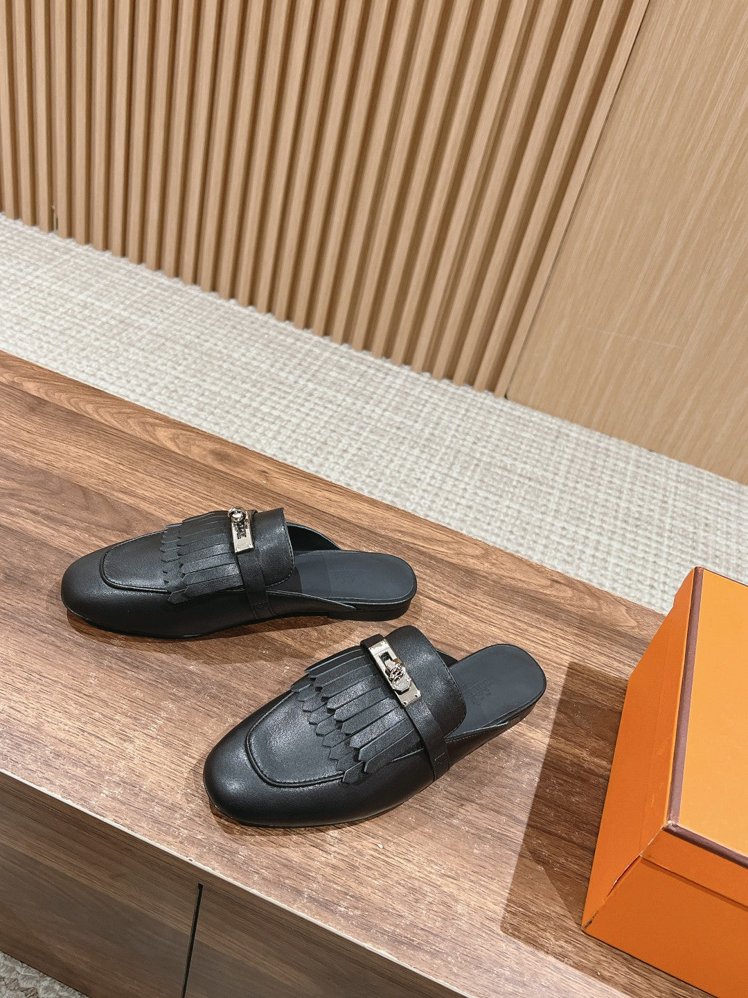 0Z Mule Fringed Black - 35