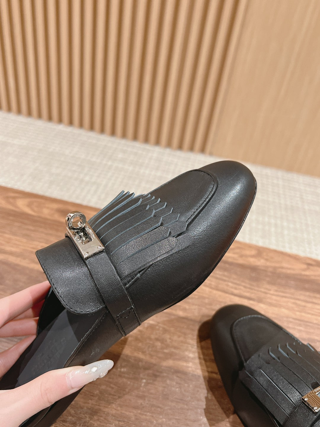 0Z Mule Fringed Black - 35