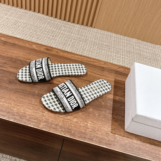 DIOR 26S ПЛАСКІ ШЛЬОПАНЦІ D-CLUB У ЧОРНО-БІЛУ КЛІТИНКУ "ГУСЯЧА ЛАПКА"