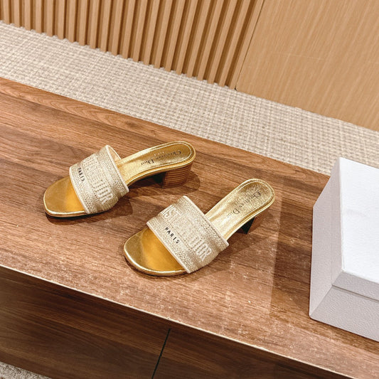 Шльопанці DIOR D-CLUB з вишивкою на підборах, колір золото, модель 26S
