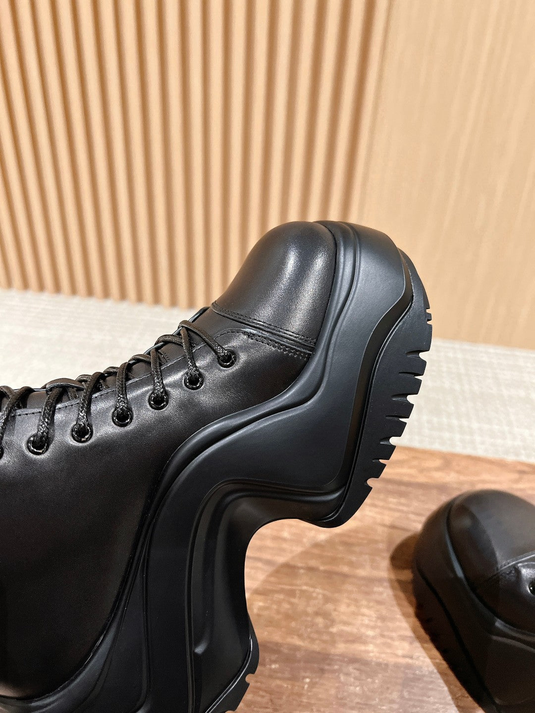 LV WOMEN CHELSEA BOOT IN BLACK MONOGRAM CALFSKIN - 35
