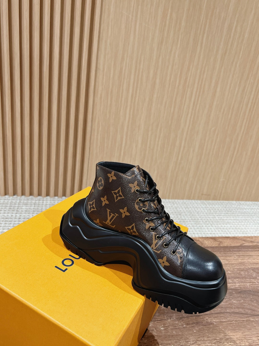 LV WOMEN CHELSEA BOOT IN BLACK MIX CHOCOLATE BROWN MONOGRAM CALFSKIN - 35