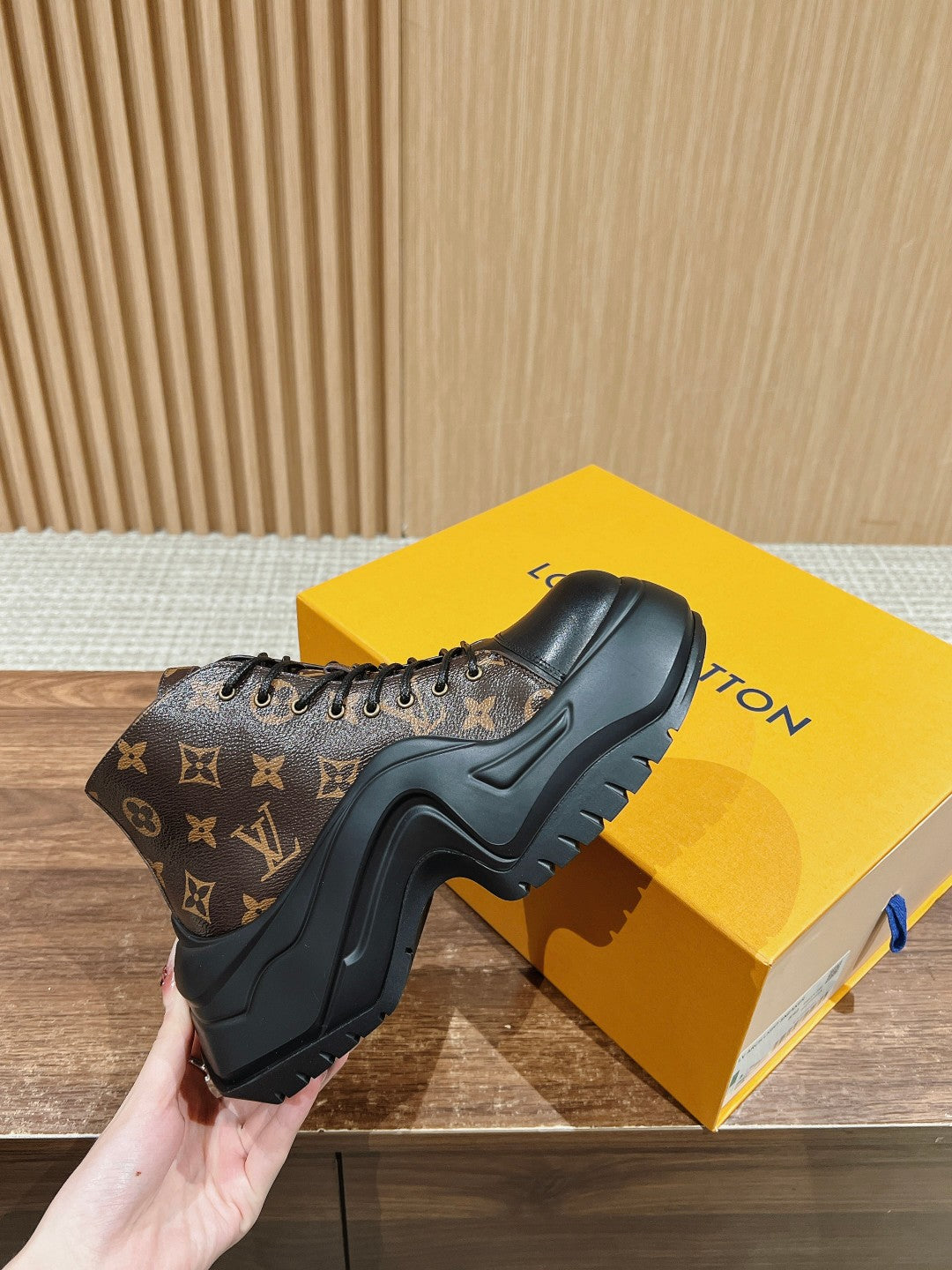 LV WOMEN CHELSEA BOOT IN BLACK MIX CHOCOLATE BROWN MONOGRAM CALFSKIN - 35