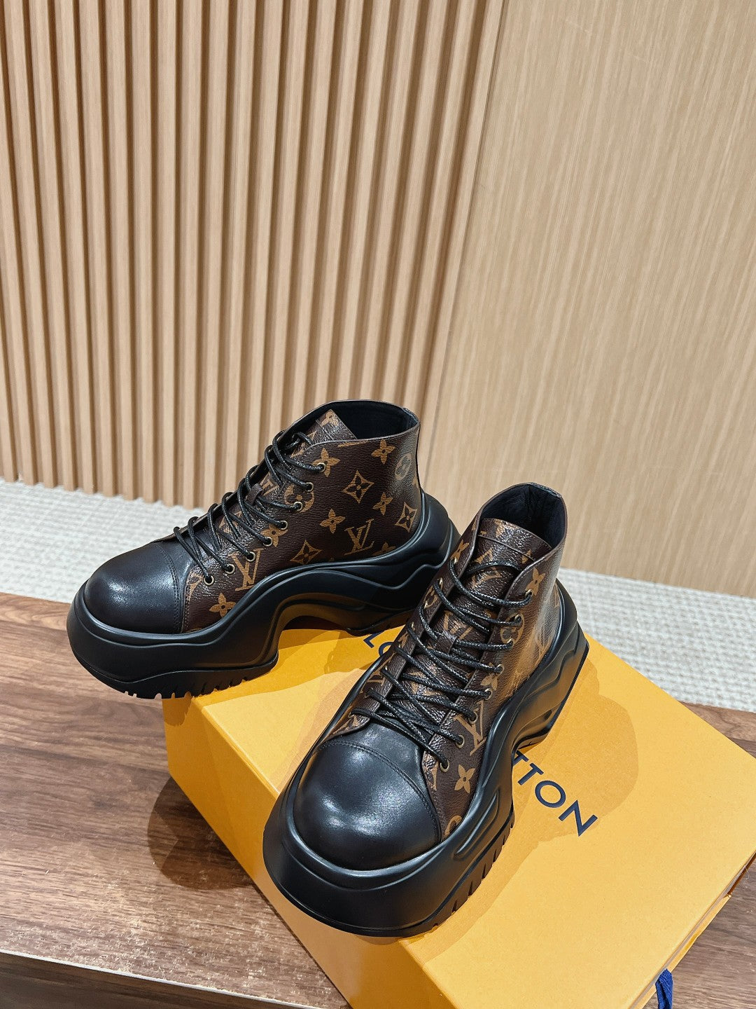 LV WOMEN CHELSEA BOOT IN BLACK MIX CHOCOLATE BROWN MONOGRAM CALFSKIN - 35