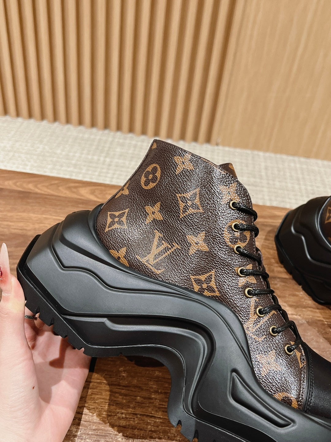 LV WOMEN CHELSEA BOOT IN BLACK MIX CHOCOLATE BROWN MONOGRAM CALFSKIN - 35