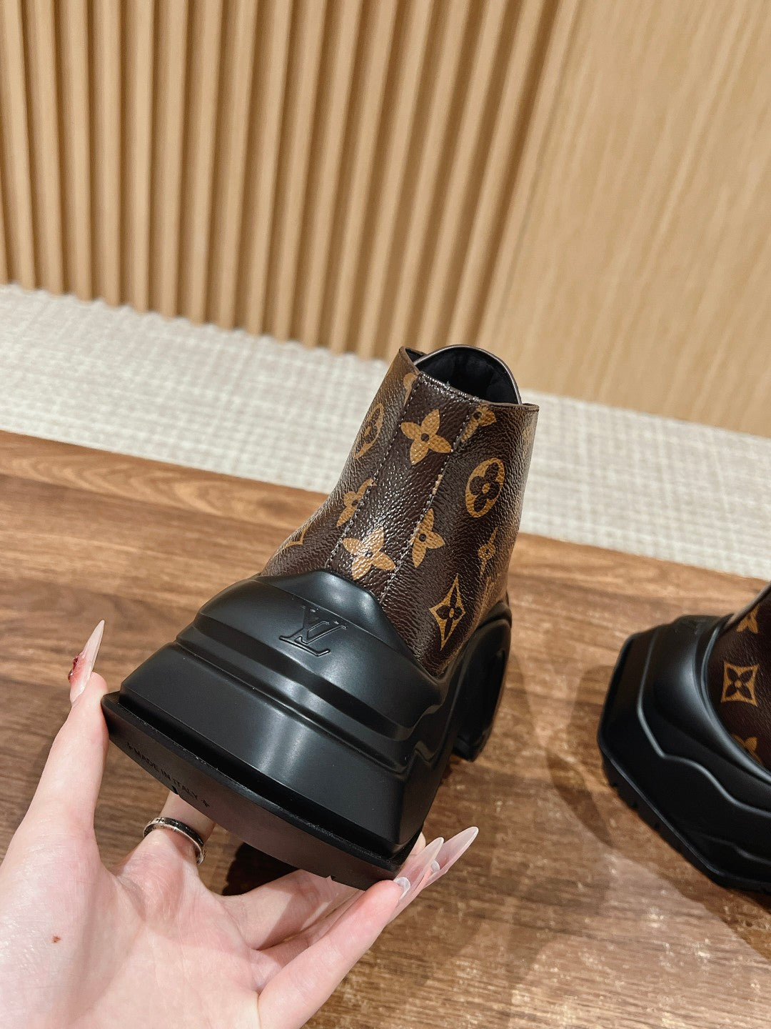 LV WOMEN CHELSEA BOOT IN BLACK MIX CHOCOLATE BROWN MONOGRAM CALFSKIN - 35