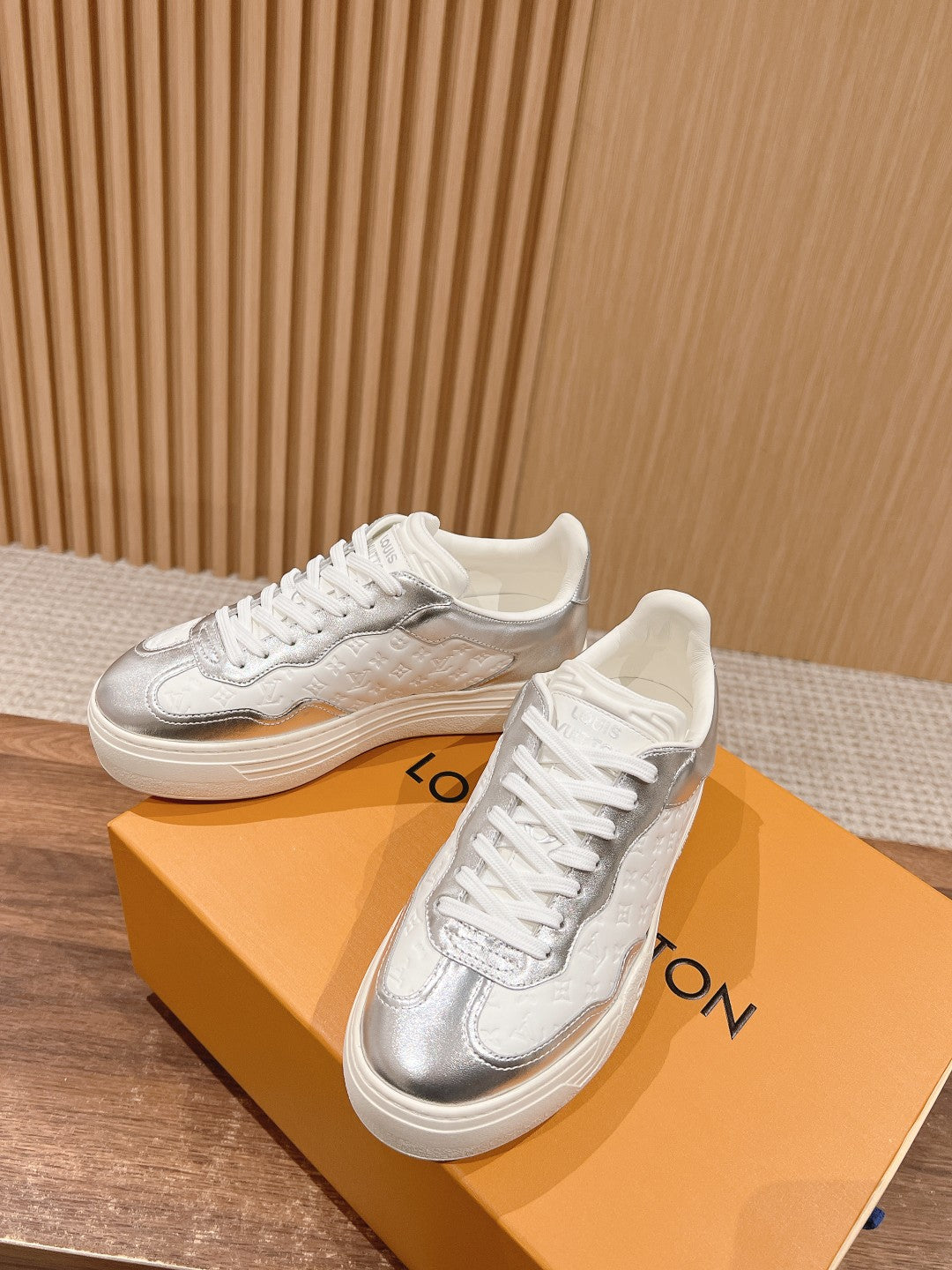LV TRAINER SNEAKER IN SILVER MIX WHITE EMBOSSED CALFSKIN - 35