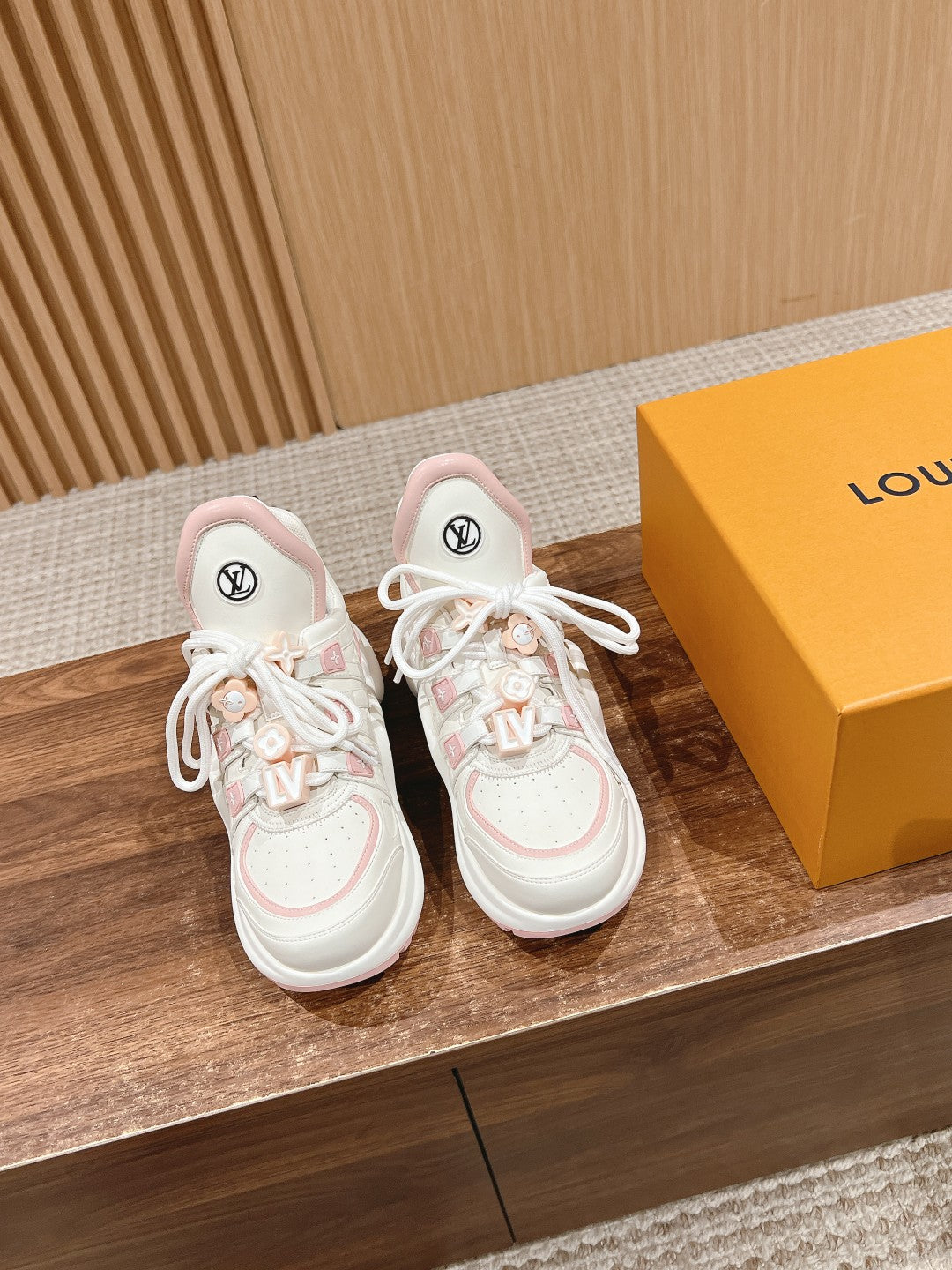 LV ARCHLIGHT SNEAKER IN WHITE MIX LIGHT PINK EMBOSSED CALFSKIN - 35
