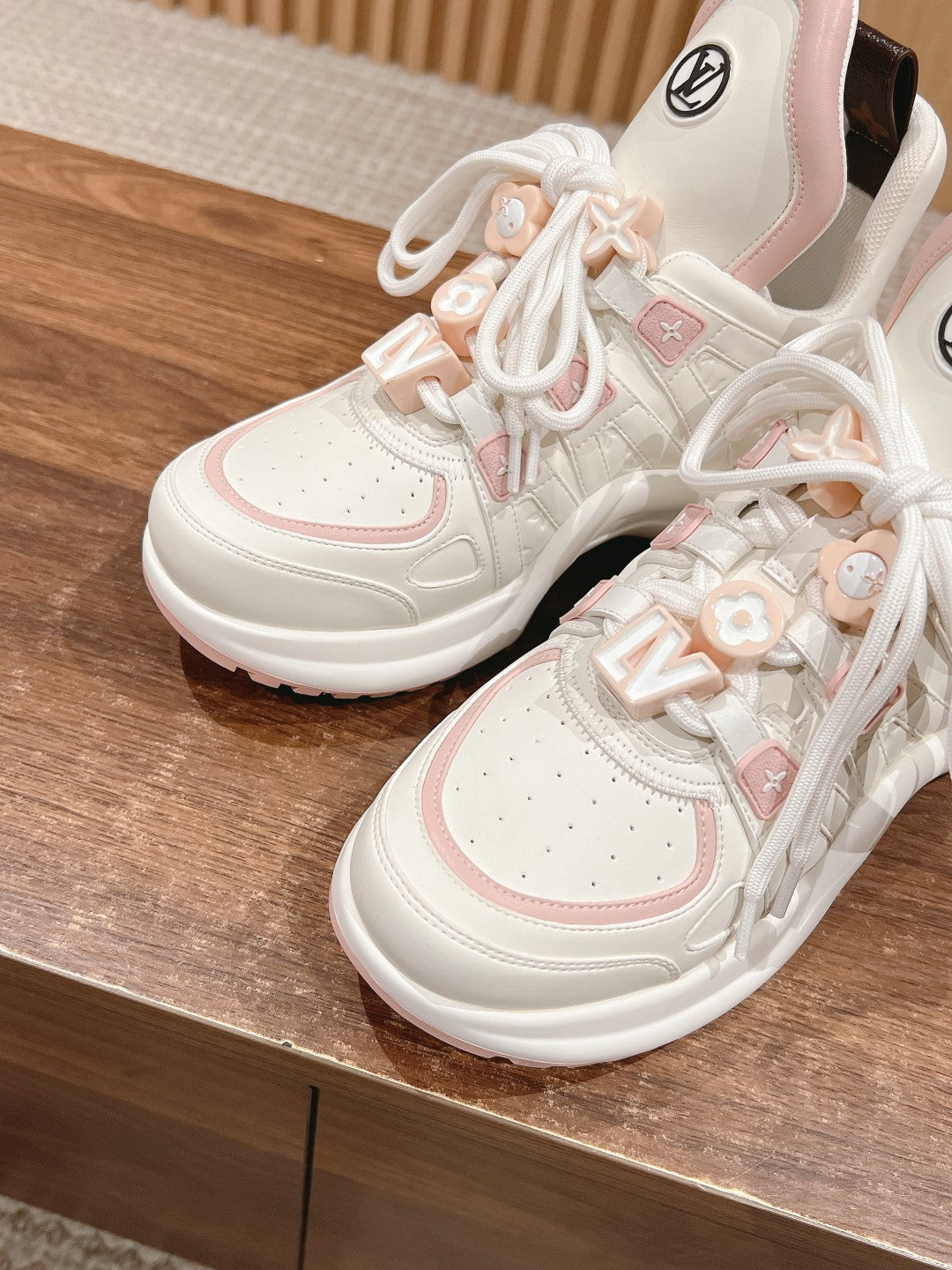 LV ARCHLIGHT SNEAKER IN WHITE MIX LIGHT PINK EMBOSSED CALFSKIN - 35
