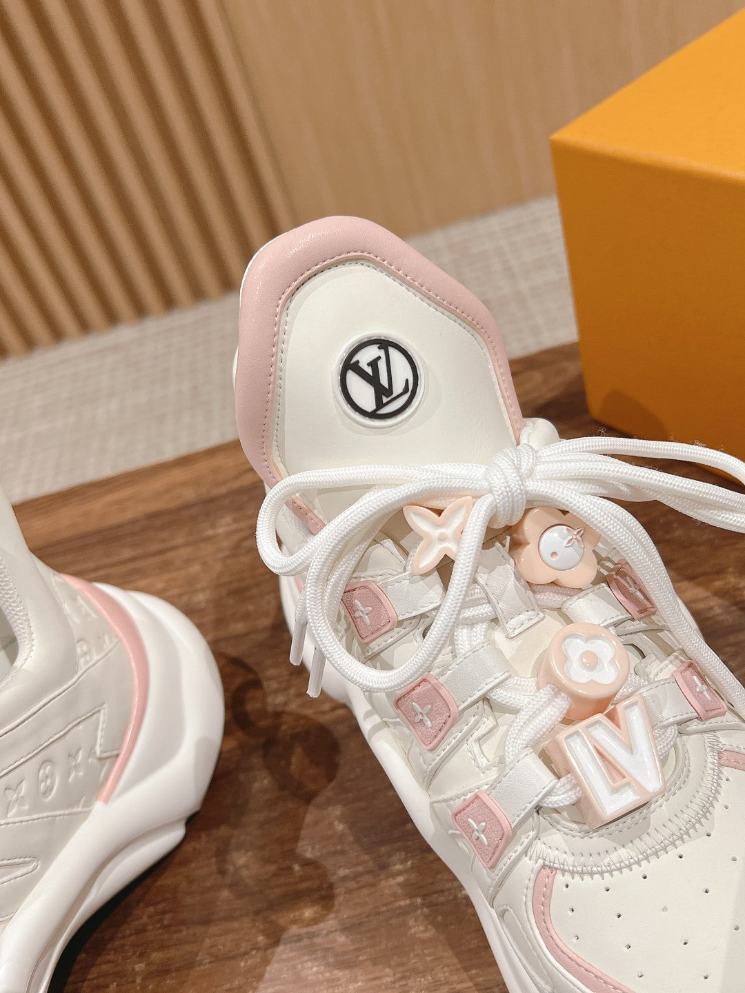 LV ARCHLIGHT SNEAKER IN WHITE MIX LIGHT PINK EMBOSSED CALFSKIN - 35