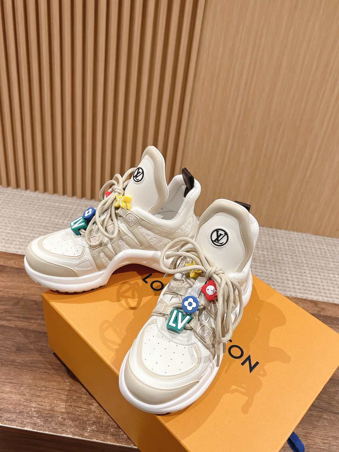 LV ARCHLIGHT SNEAKER IN BLANC BEIGE EMBOSSED CALFSKIN - 35