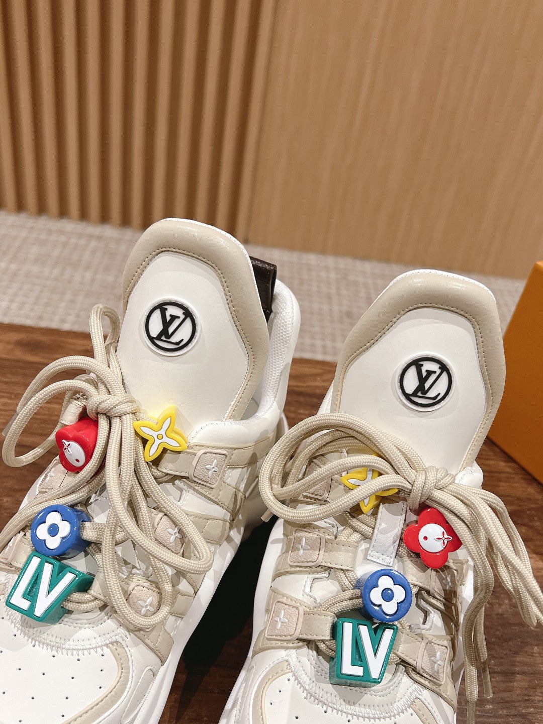 LV ARCHLIGHT SNEAKER IN BLANC BEIGE EMBOSSED CALFSKIN - 35