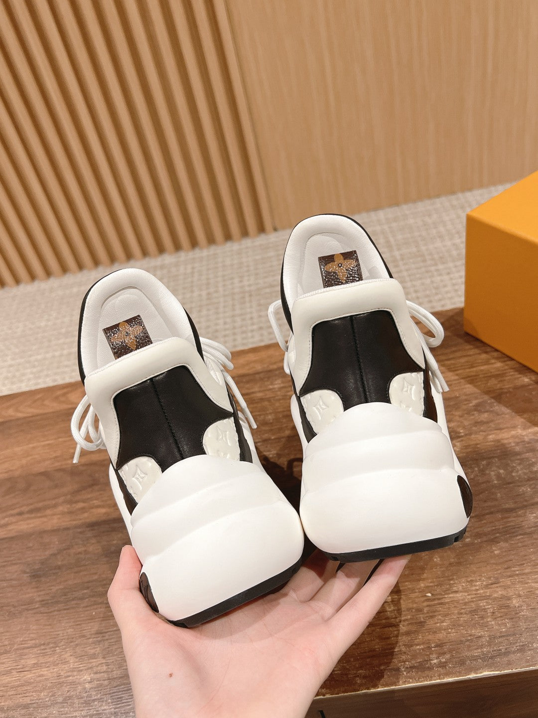 LV ARCHLIGHT SNEAKER IN WHITE MIX BLACK EMBOSSED CALFSKIN 101058 - 35