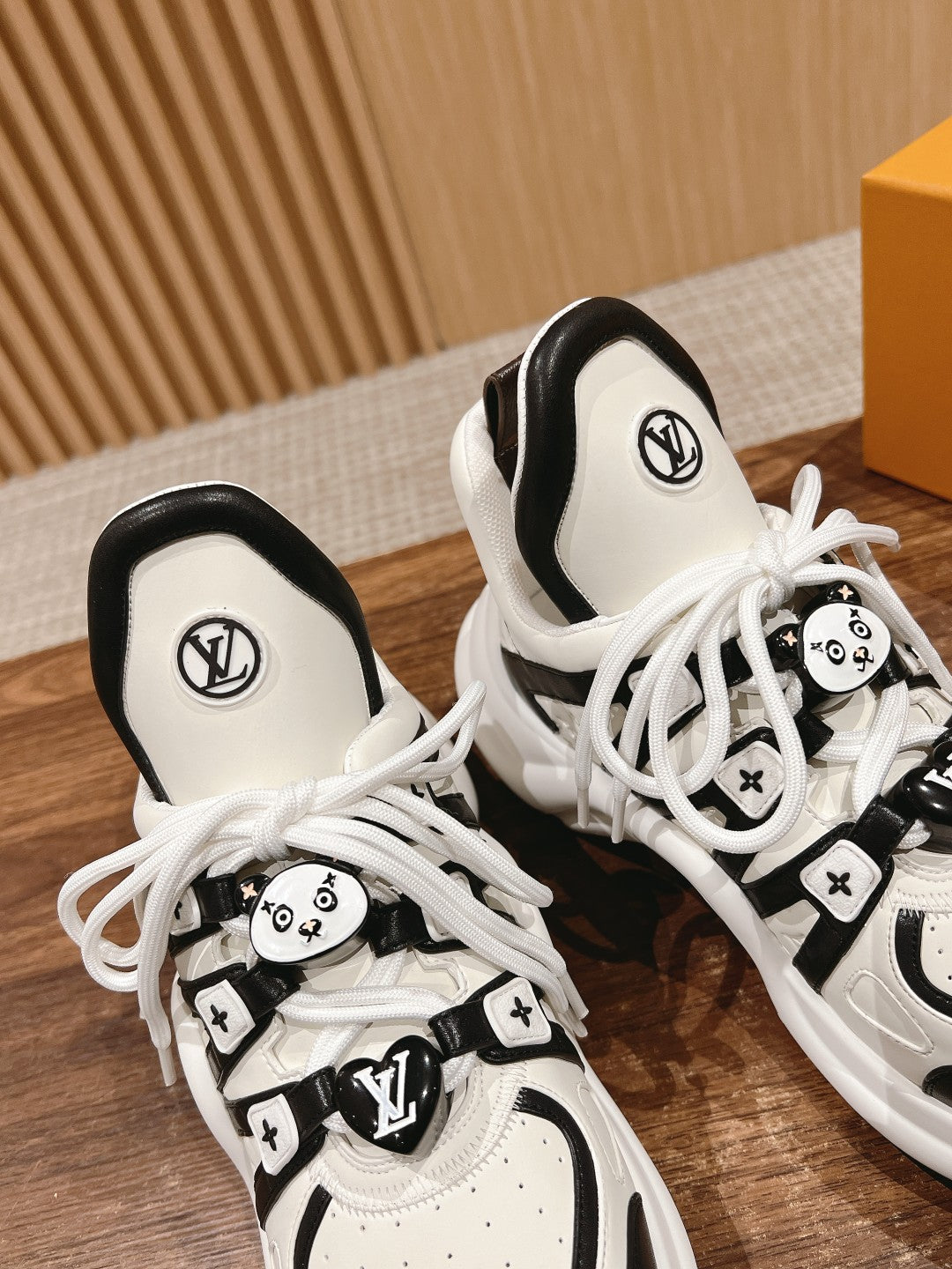 LV ARCHLIGHT SNEAKER IN WHITE MIX BLACK EMBOSSED CALFSKIN 101058 - 35