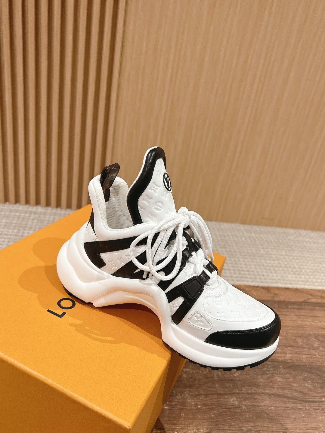 LV ARCHLIGHT SNEAKER IN WHITE MIX BLACK EMBOSSED CALFSKIN - 35