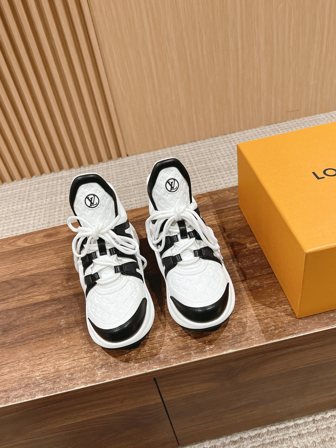 LV ARCHLIGHT SNEAKER IN WHITE MIX BLACK EMBOSSED CALFSKIN - 35