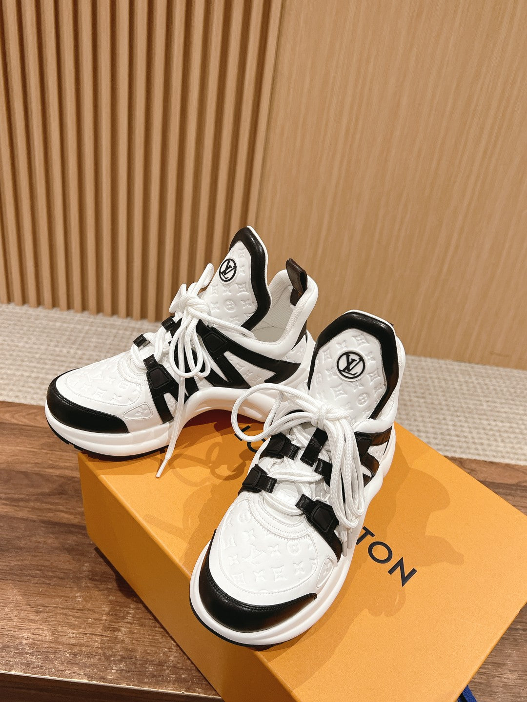 LV ARCHLIGHT SNEAKER IN WHITE MIX BLACK EMBOSSED CALFSKIN - 35