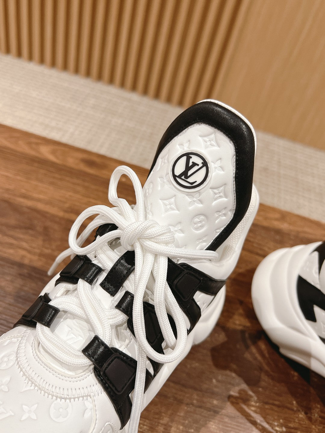 LV ARCHLIGHT SNEAKER IN WHITE MIX BLACK EMBOSSED CALFSKIN - 35