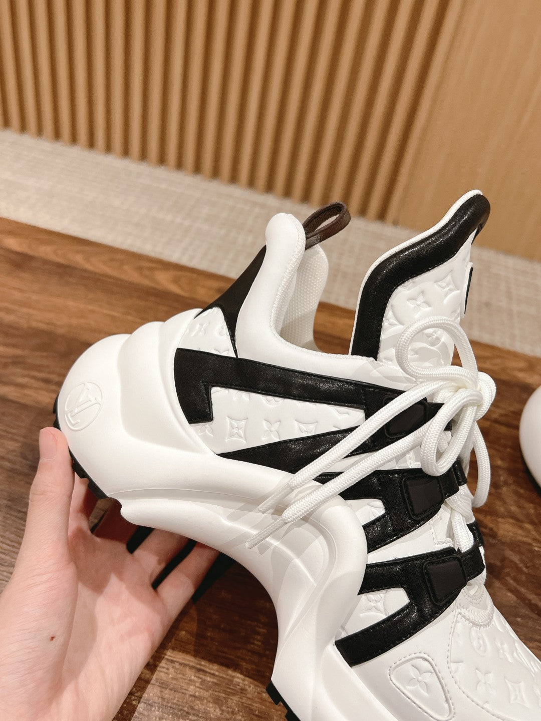 LV ARCHLIGHT SNEAKER IN WHITE MIX BLACK EMBOSSED CALFSKIN - 35