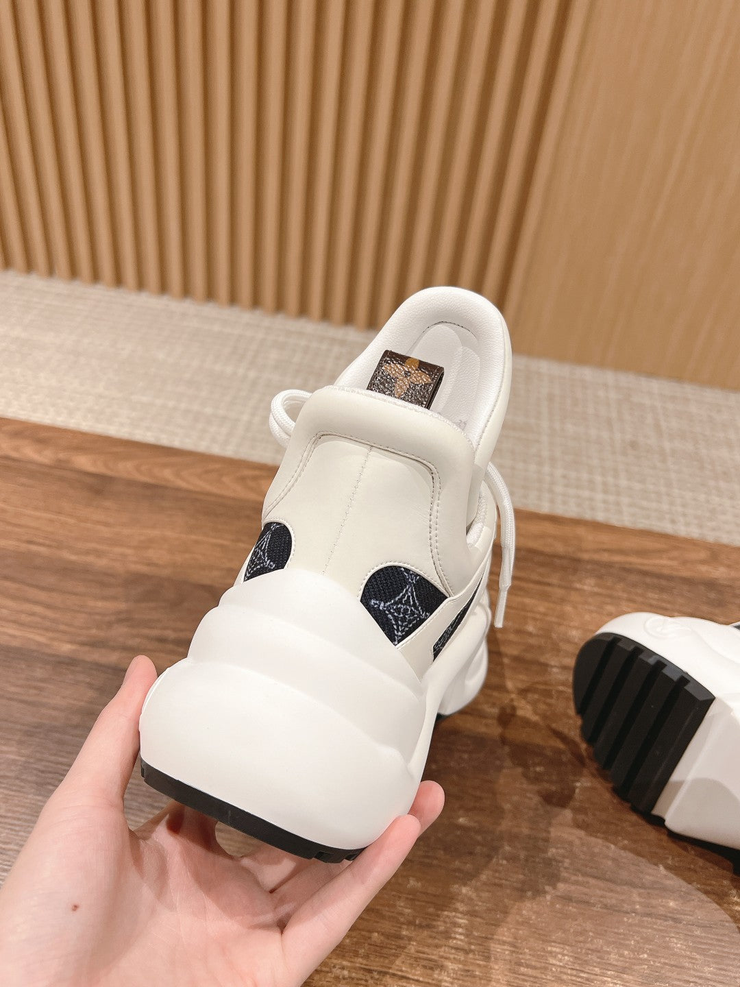 LV ARCHLIGHT SNEAKER IN WHITE MIX BLACK CALFSKIN AND MONOGRAM DENIM 101073 - 35