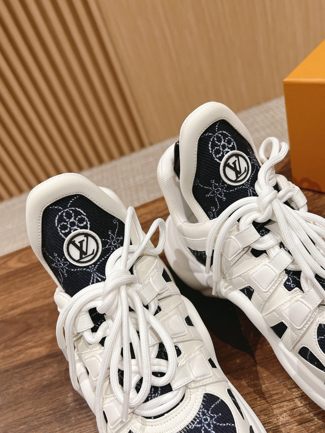 LV ARCHLIGHT SNEAKER IN WHITE MIX BLACK CALFSKIN AND MONOGRAM DENIM 101073 - 35