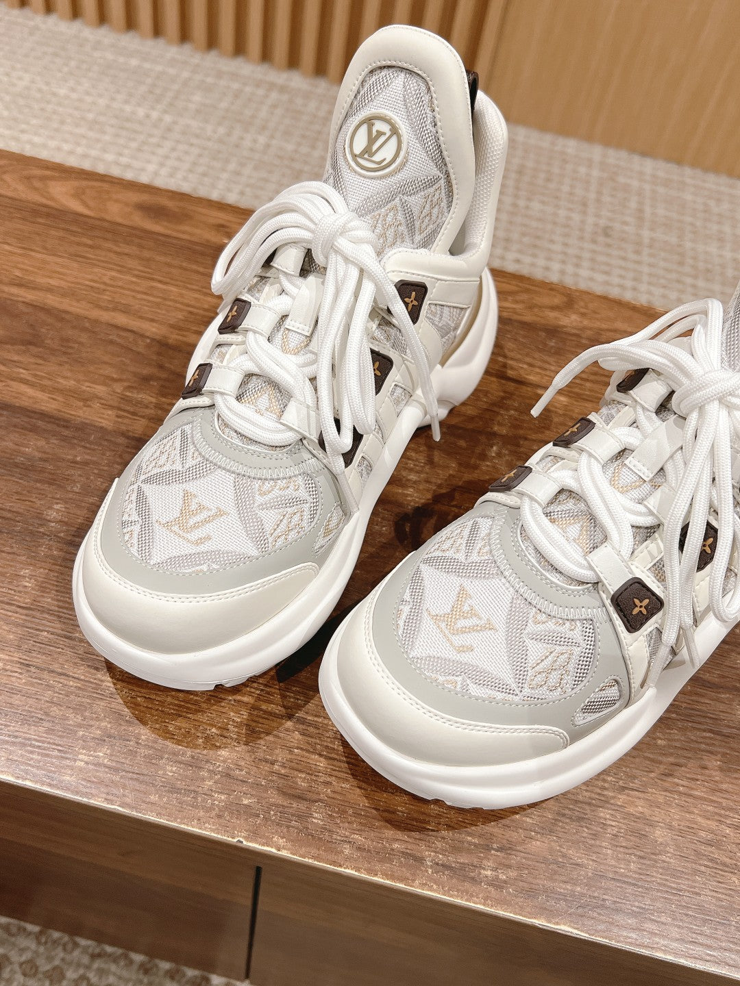 LV ARCHLIGHT SNEAKER IN WHITE MIX PALE GRAY CALFSKIN AND MONOGRAM DENIM - 35