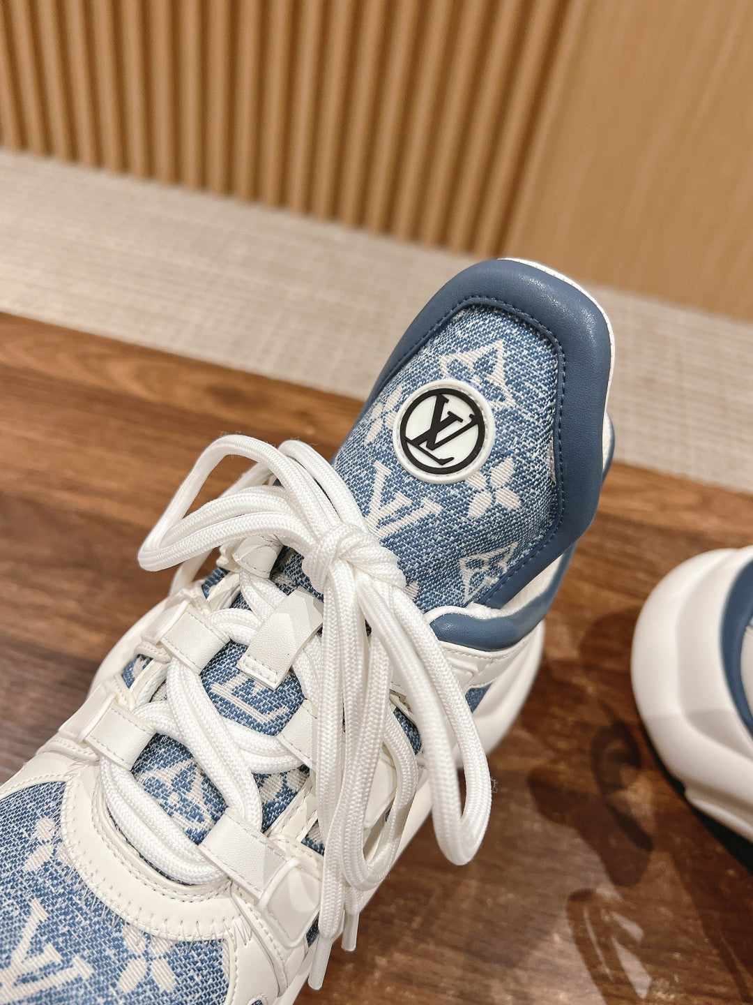 LV ARCHLIGHT SNEAKER IN WHITE MIX AEGEAN BLUE CALFSKIN AND MONOGRAM DENIM - 35