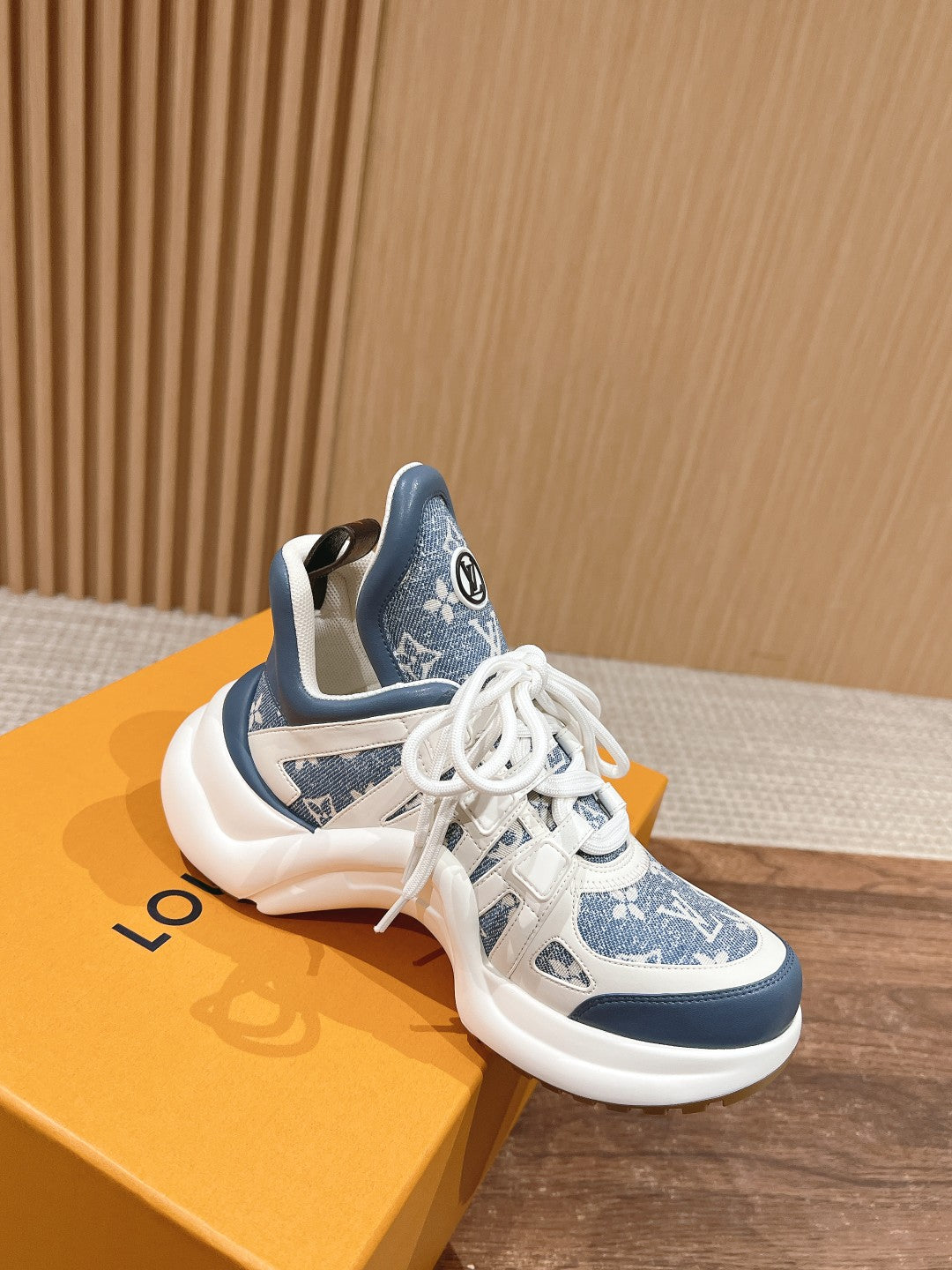 LV ARCHLIGHT SNEAKER IN WHITE MIX AEGEAN BLUE CALFSKIN AND MONOGRAM DENIM - 35