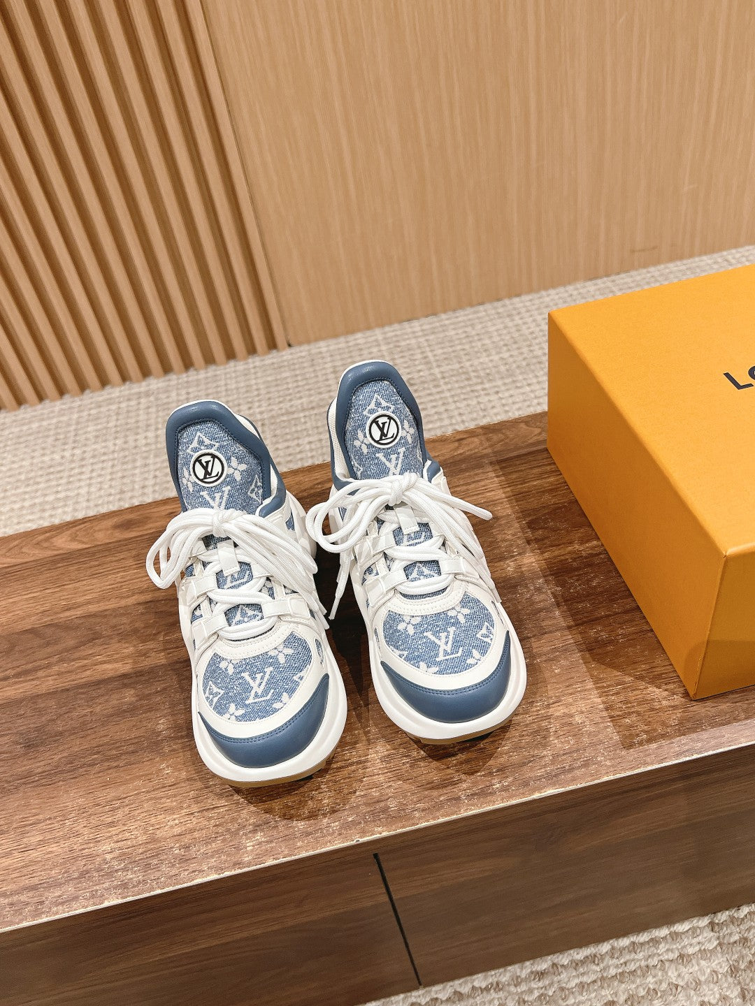 LV ARCHLIGHT SNEAKER IN WHITE MIX AEGEAN BLUE CALFSKIN AND MONOGRAM DENIM - 35